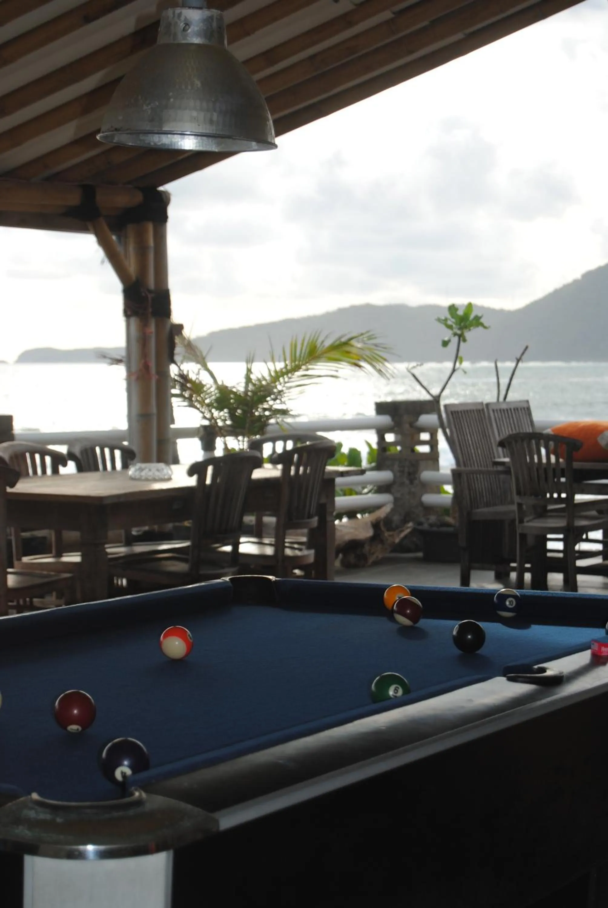 Restaurant/places to eat in 77 Sunset Plaza