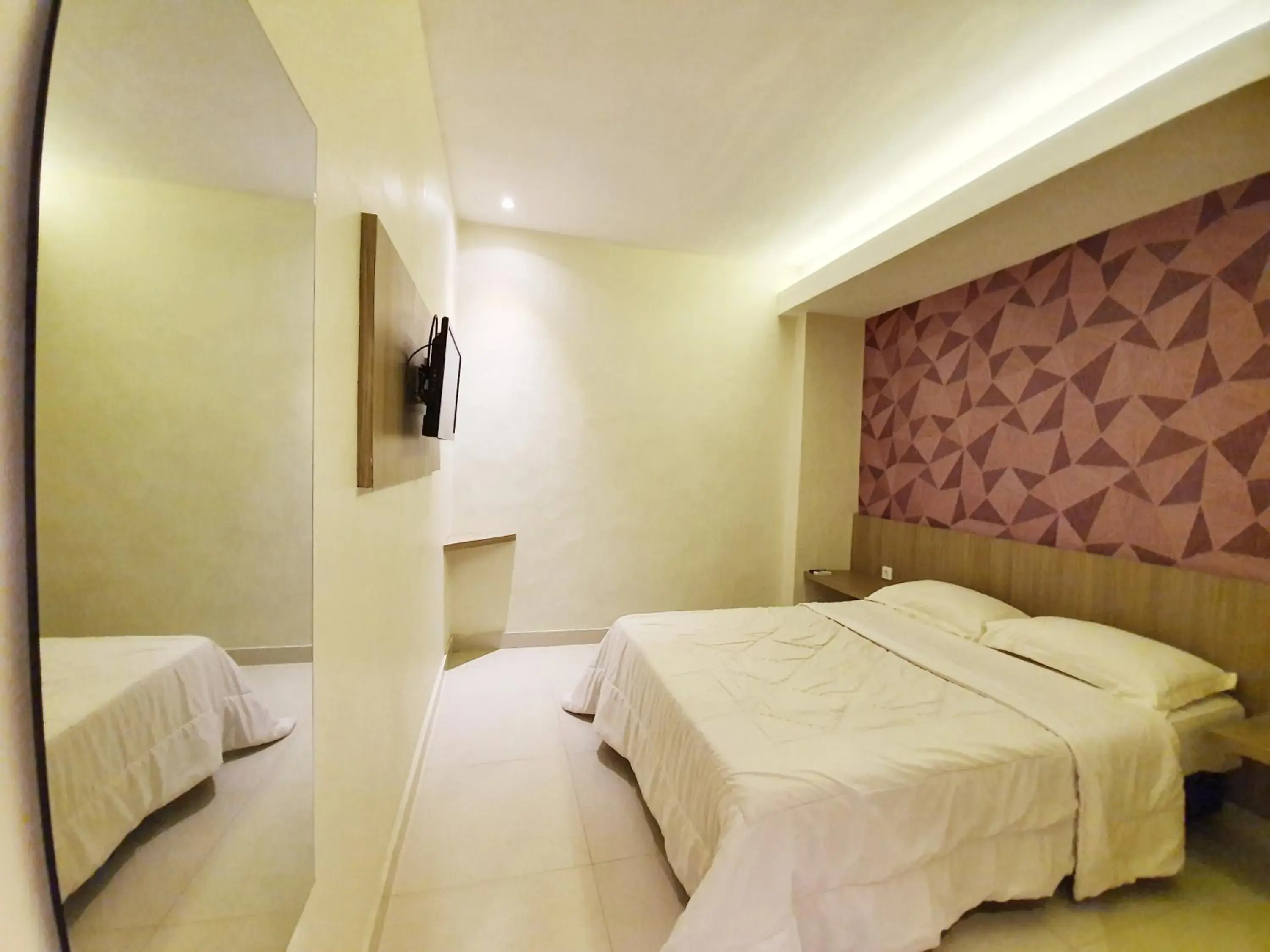 Standard Double Room in 77 Sunset Plaza Standard Double Room in 77 Sunset Plaza