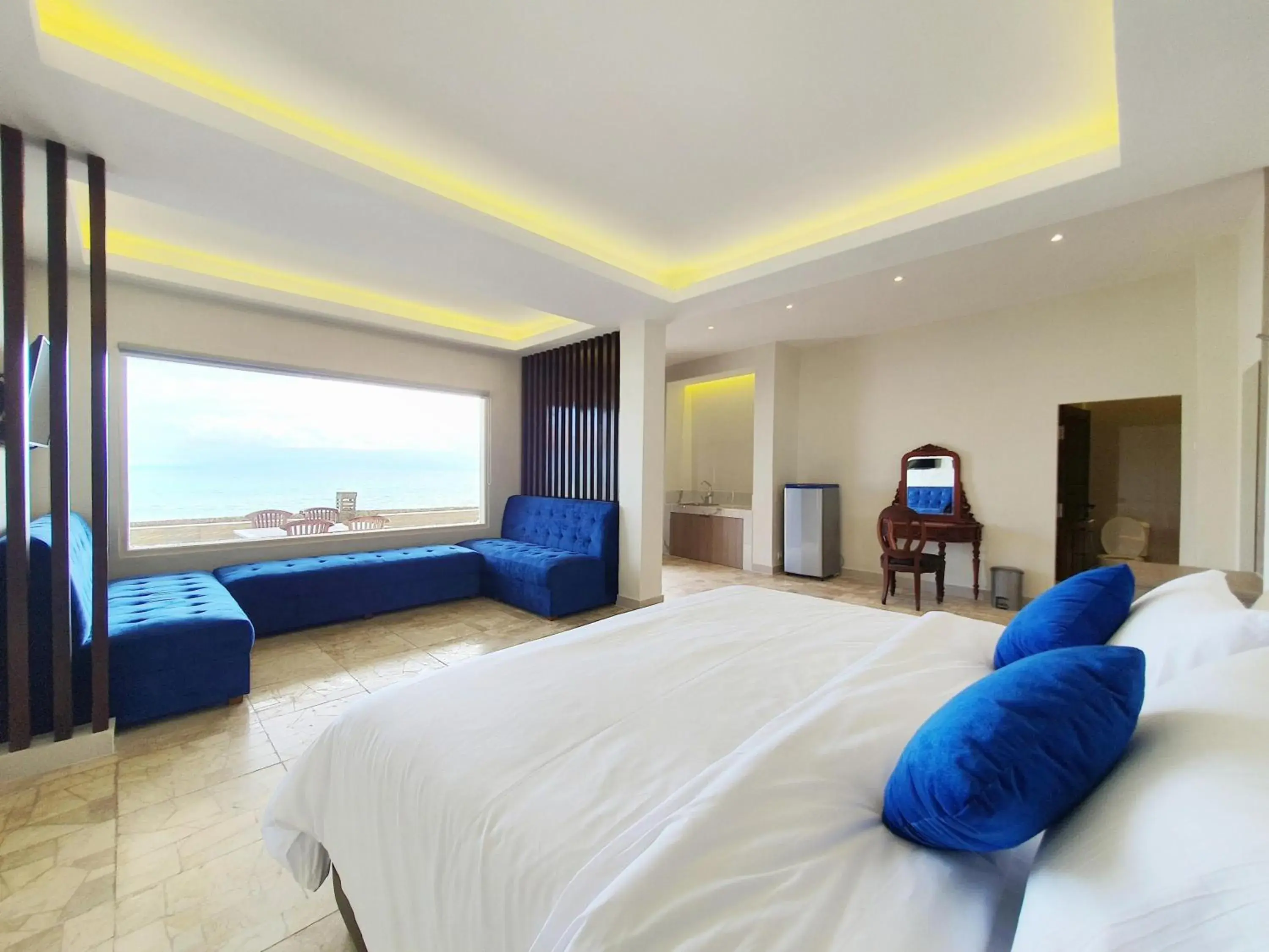 King Suite with Ocean View in 77 Sunset Plaza King Suite with Ocean View in 77 Sunset Plaza