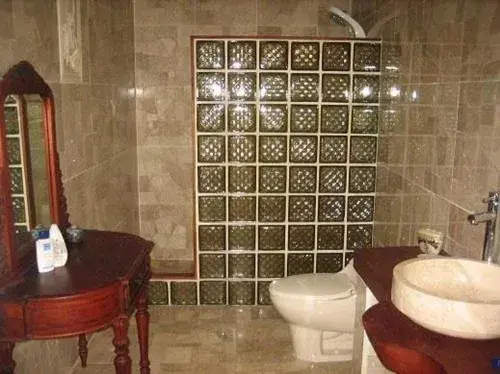 Bathroom in 77 Sunset Plaza Bathroom in 77 Sunset Plaza