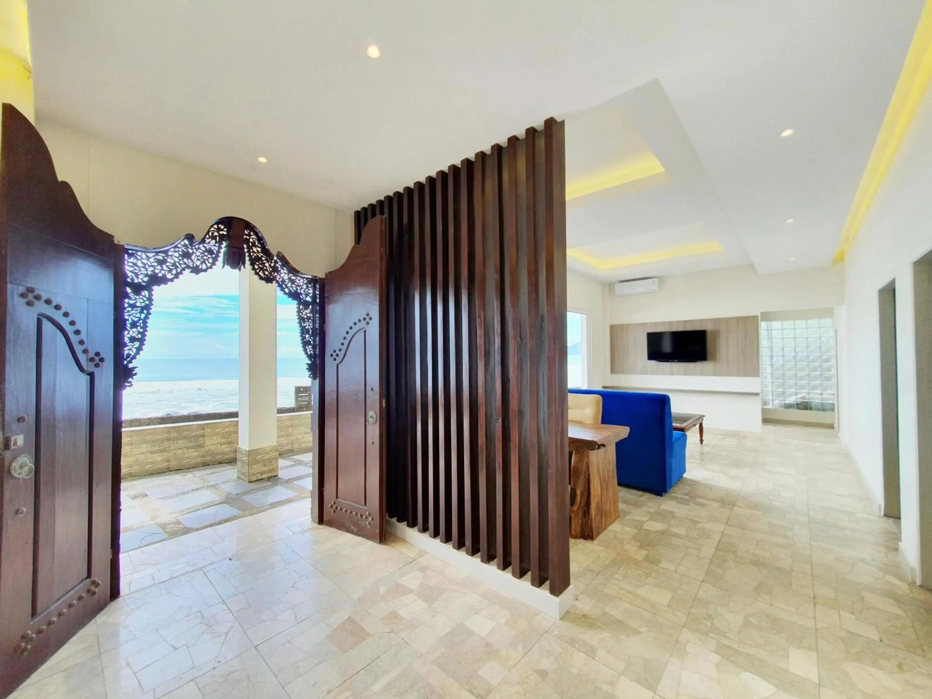 Three-Bedroom Suite in 77 Sunset Plaza Three-Bedroom Suite in 77 Sunset Plaza