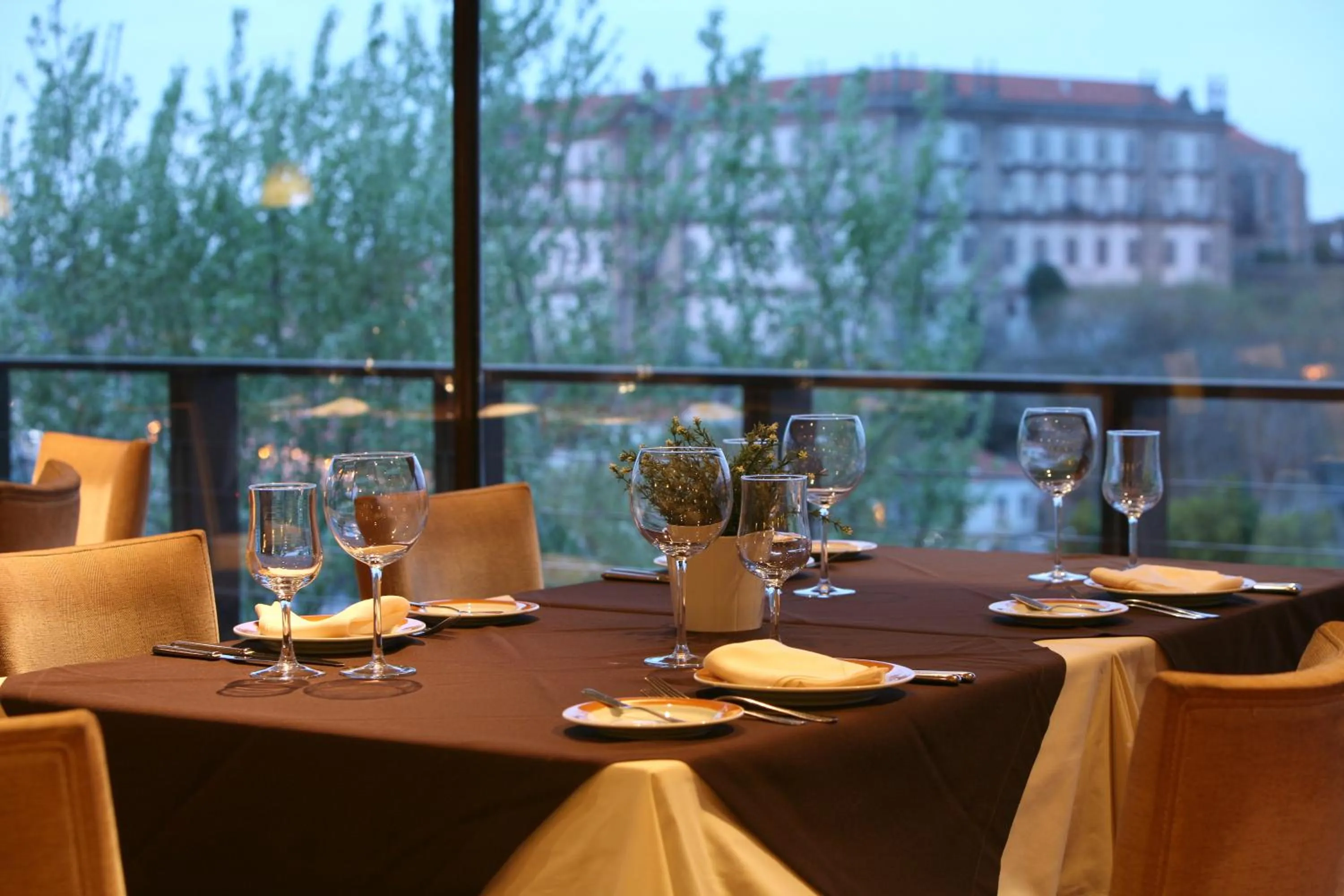 Restaurant/places to eat in Santana Hotel & SPA