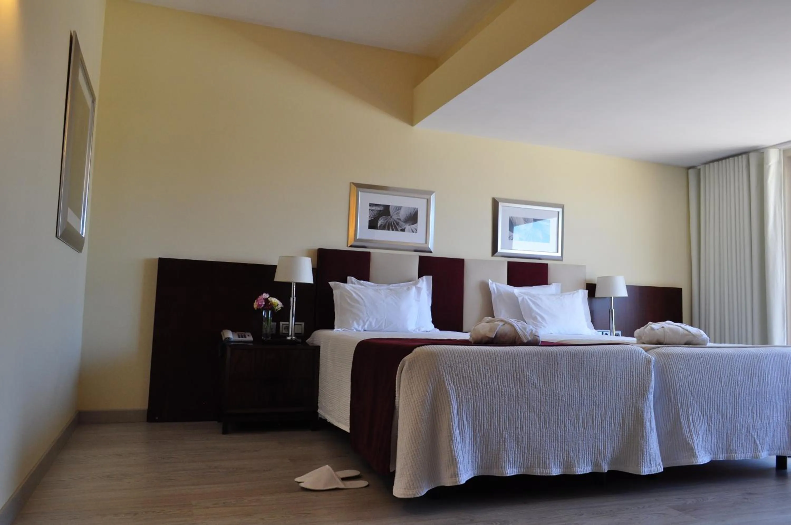 Bed in Santana Hotel & SPA