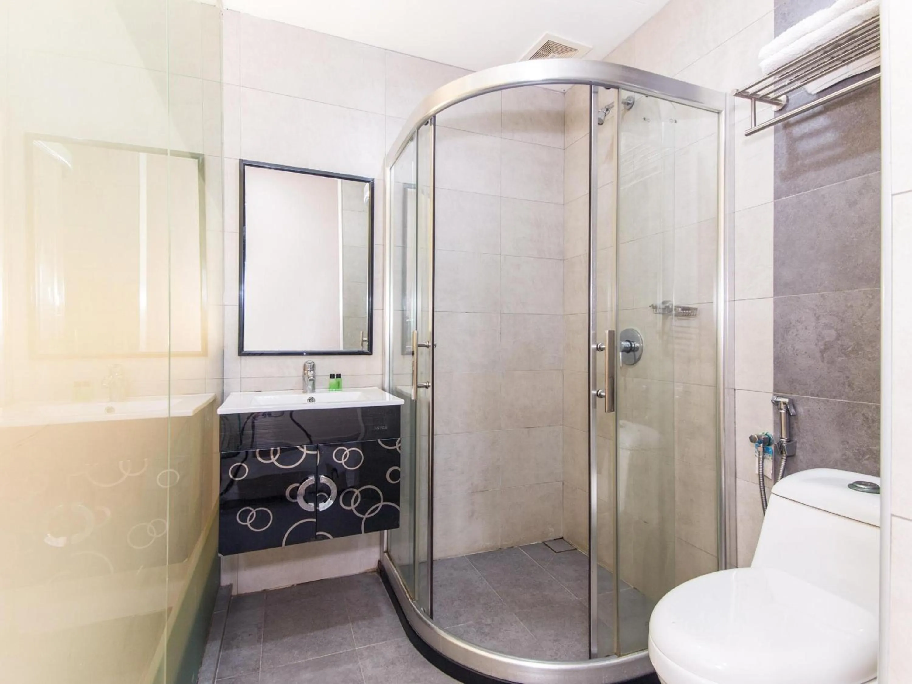 Bathroom in Hotel O 340 Comfort Hotel