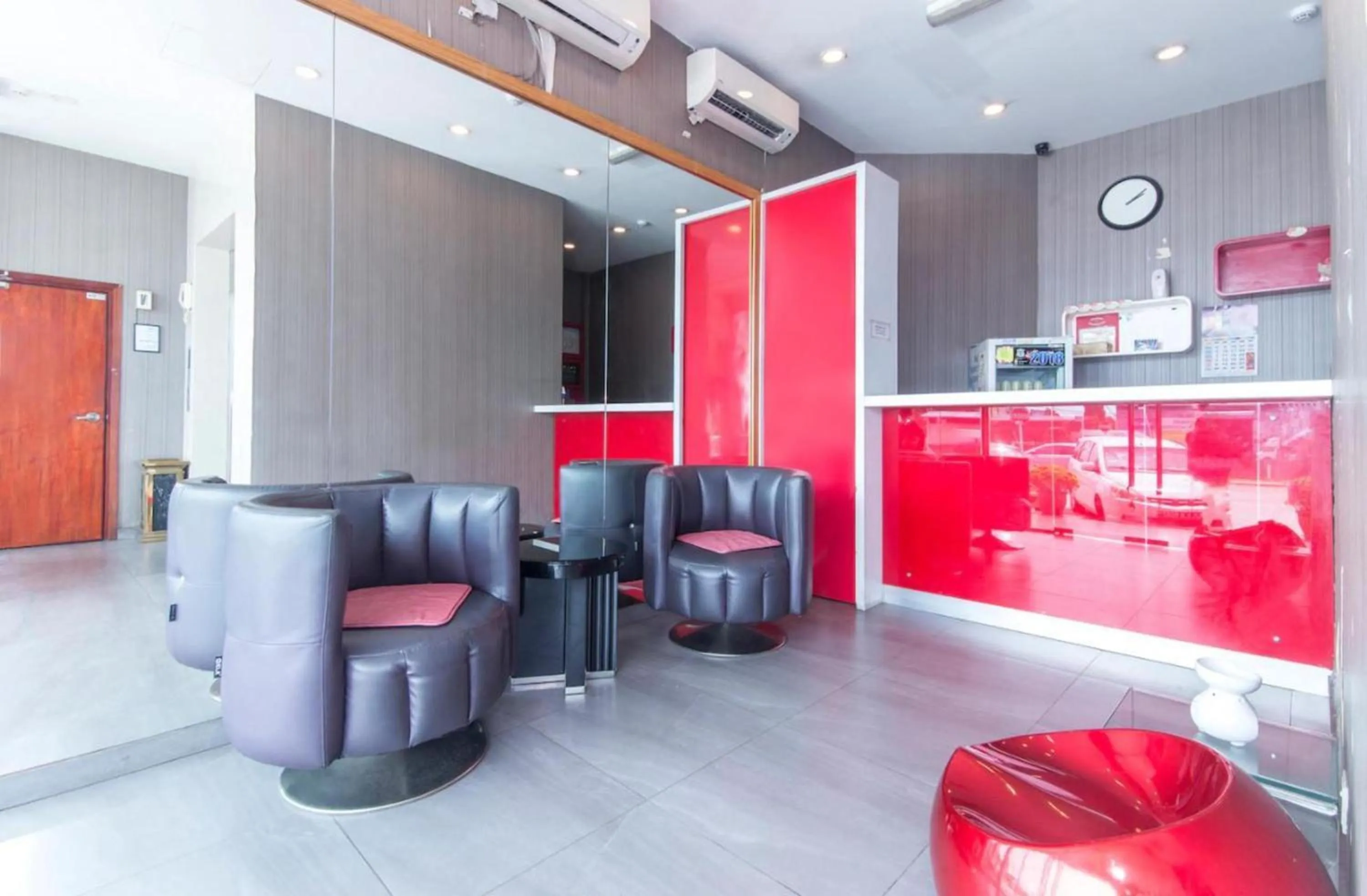 Lobby or reception in Hotel O 340 Comfort Hotel