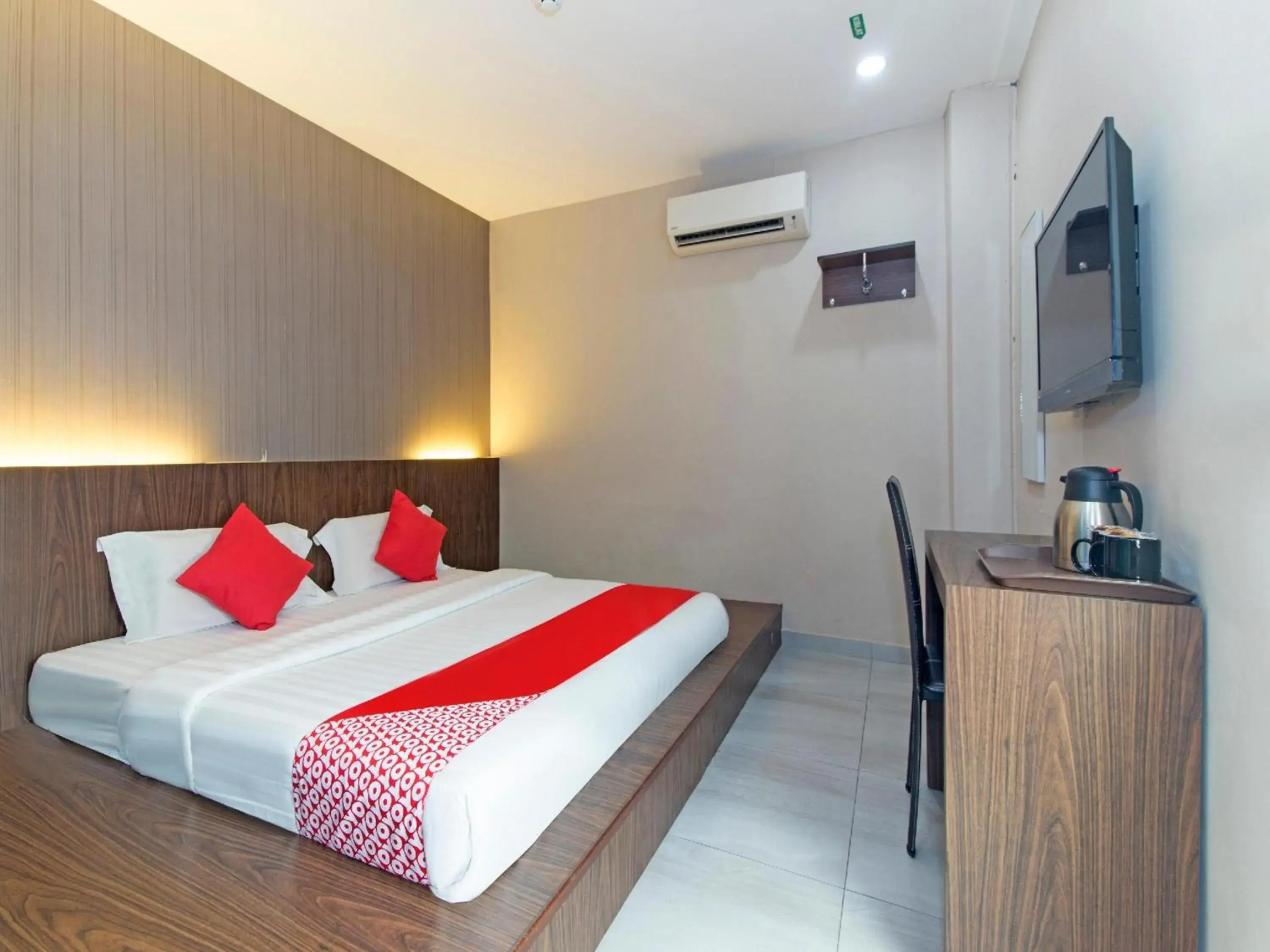 Photo of the whole room, Bed in Hotel O 340 Comfort Hotel Photo of the whole room, Bed in Hotel O 340 Comfort Hotel