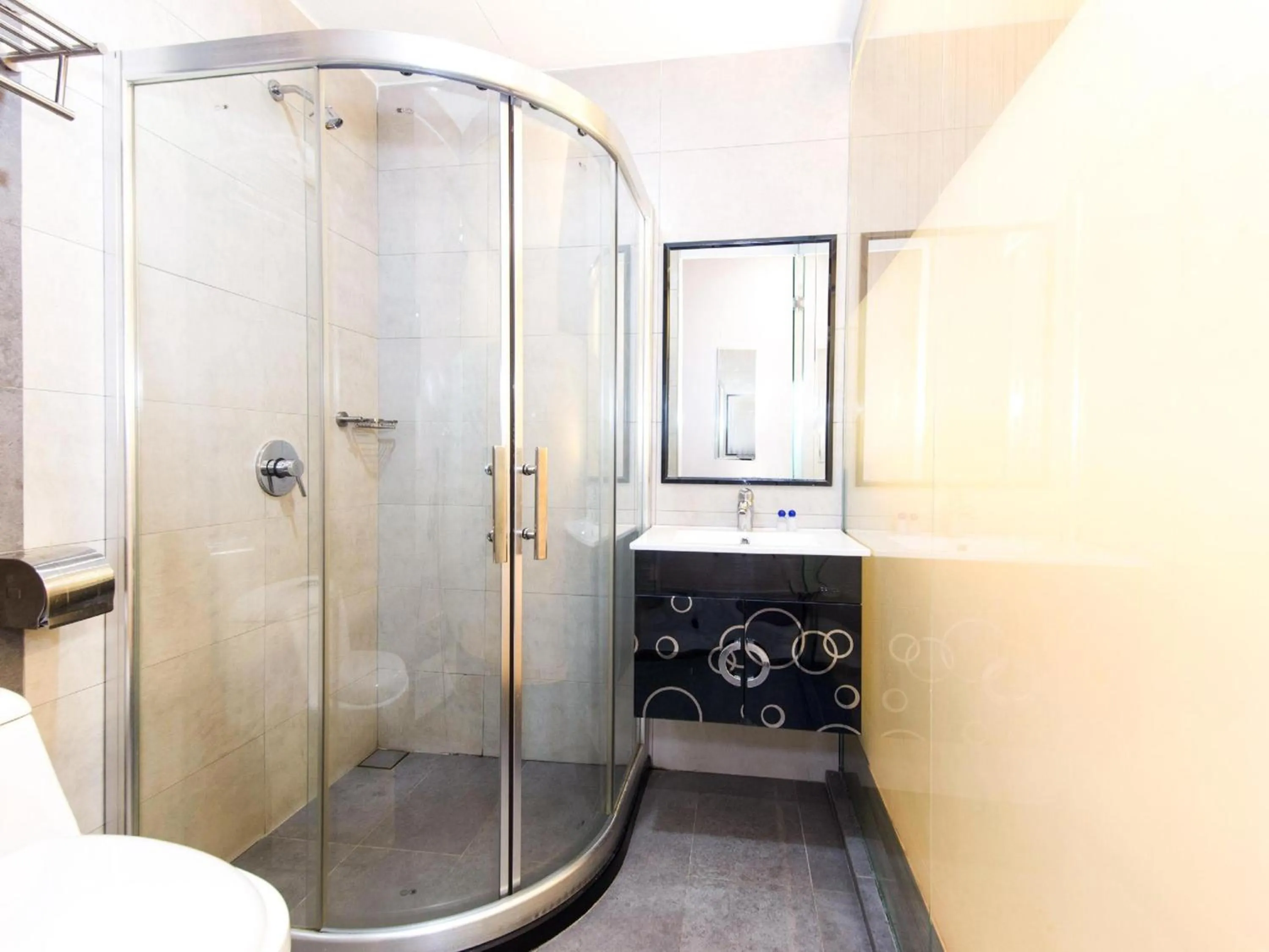 Bathroom in Hotel O 340 Comfort Hotel