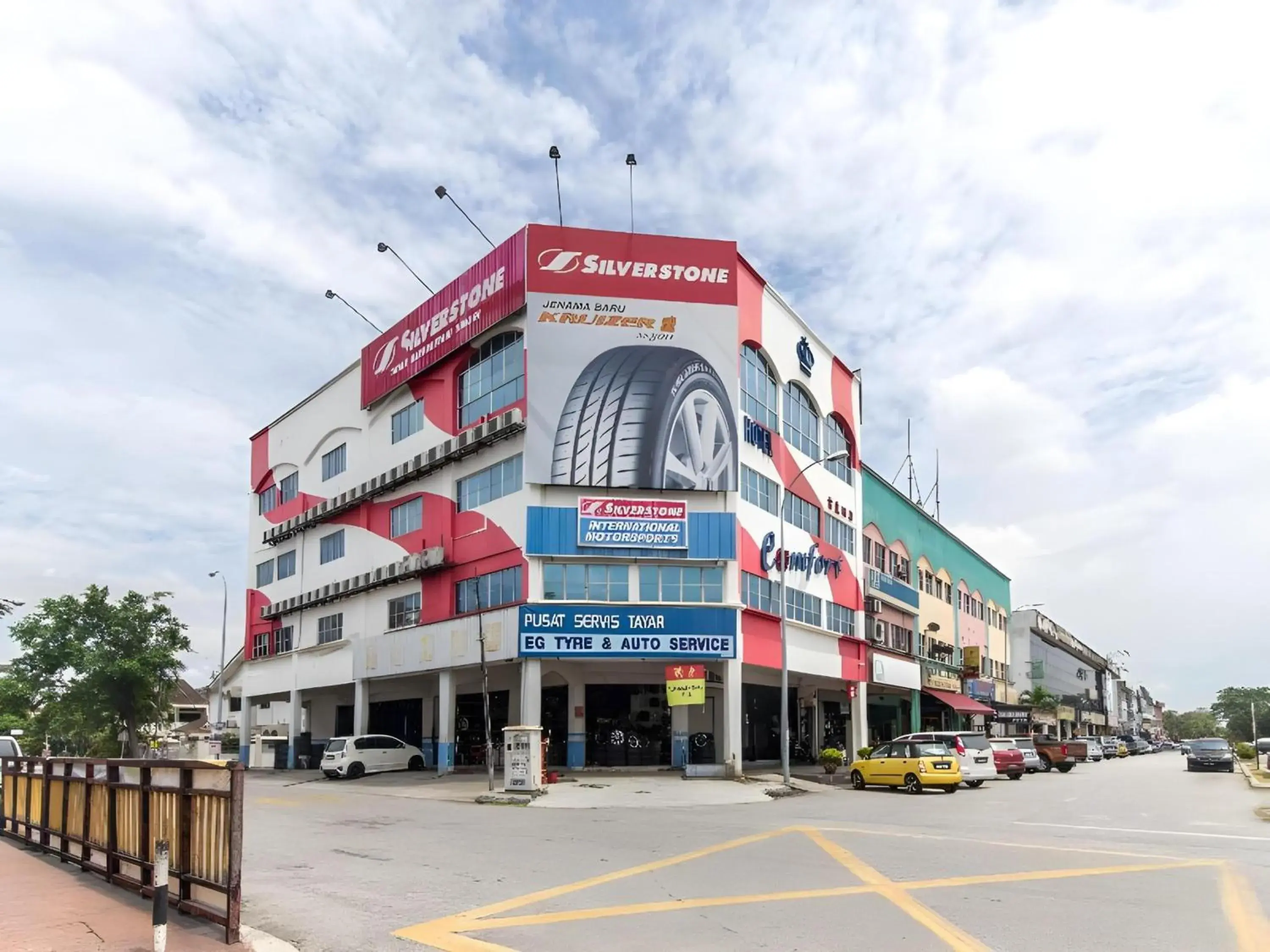 Property building in Hotel O 340 Comfort Hotel Property building in Hotel O 340 Comfort Hotel