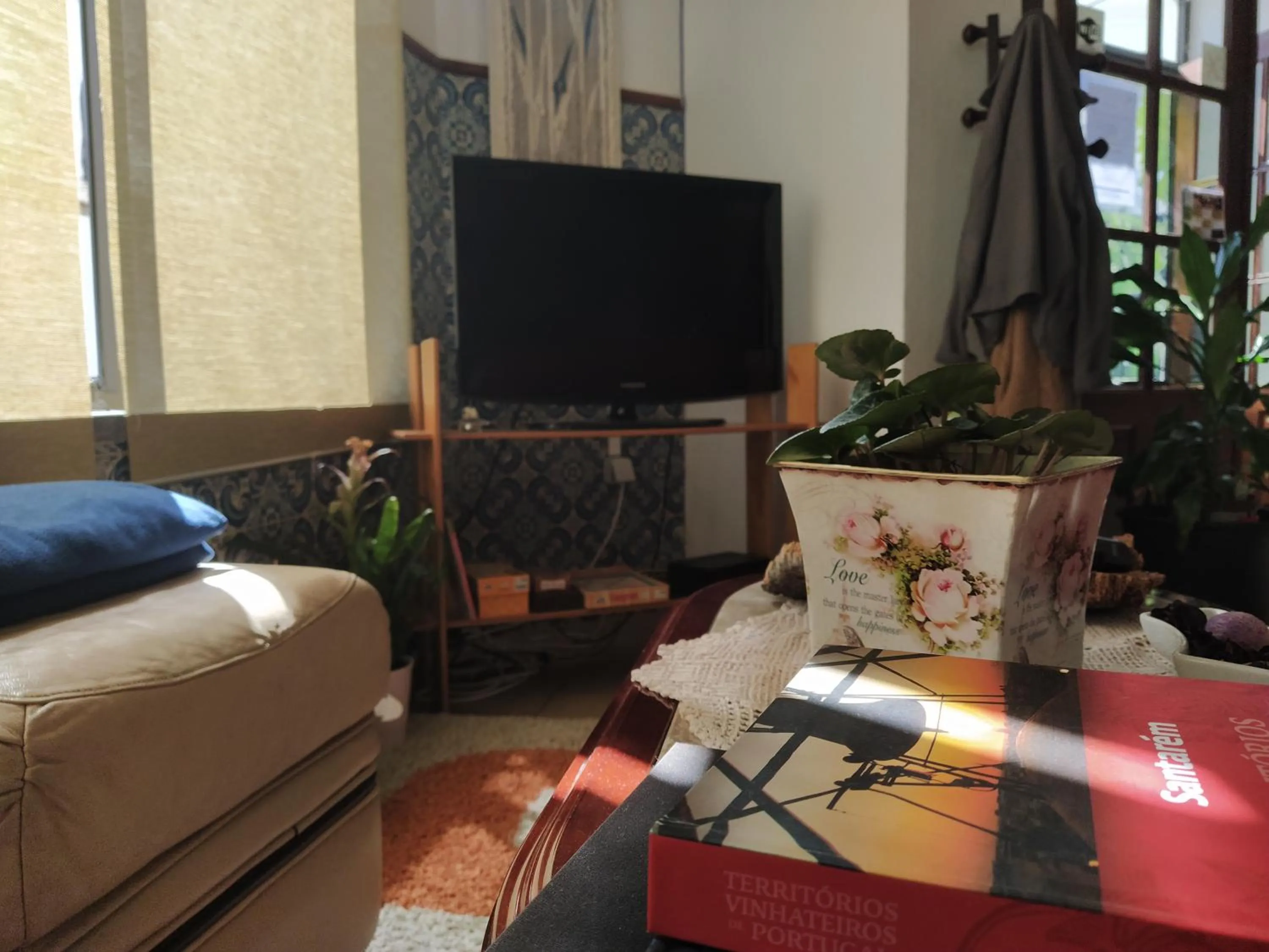 Communal lounge/ TV room in AtJuditehome