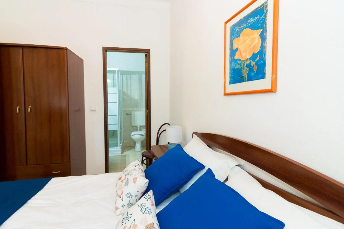 Photo of the whole room, Bed in AtJuditehome