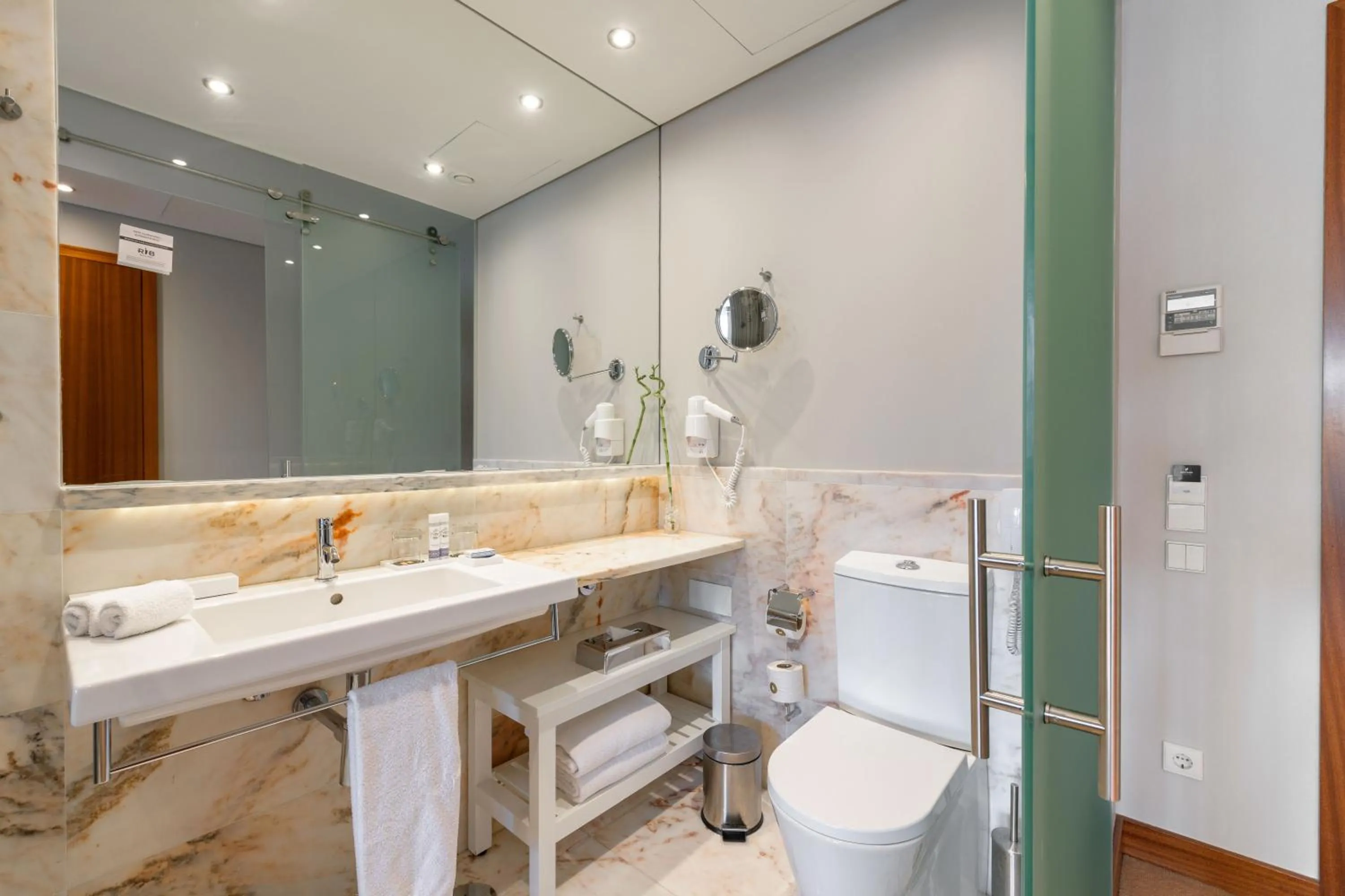 Bathroom in Pestana Vintage Porto Hotel & World Heritage Site