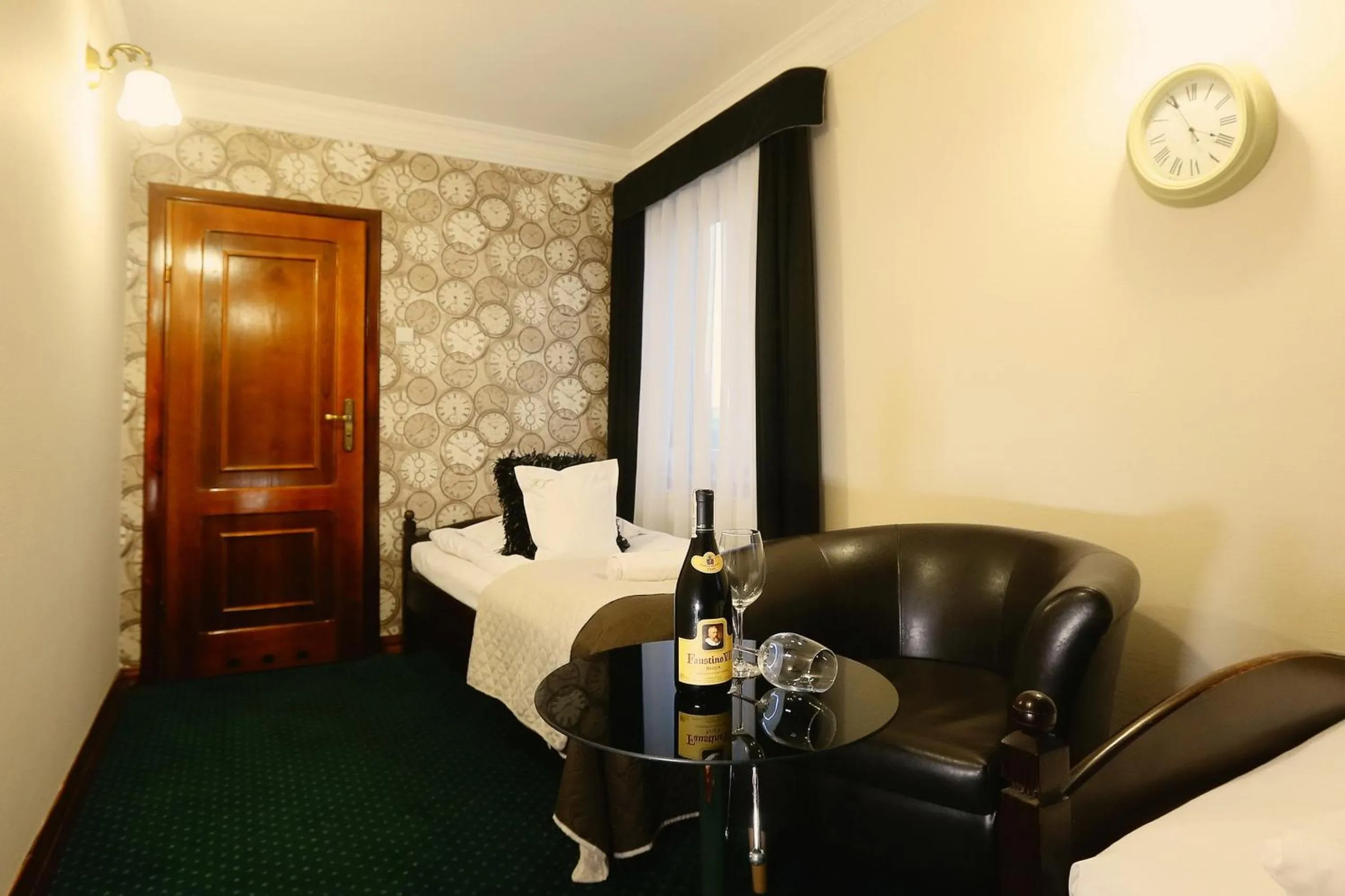 Photo of the whole room, Bed in Hotel Imperium