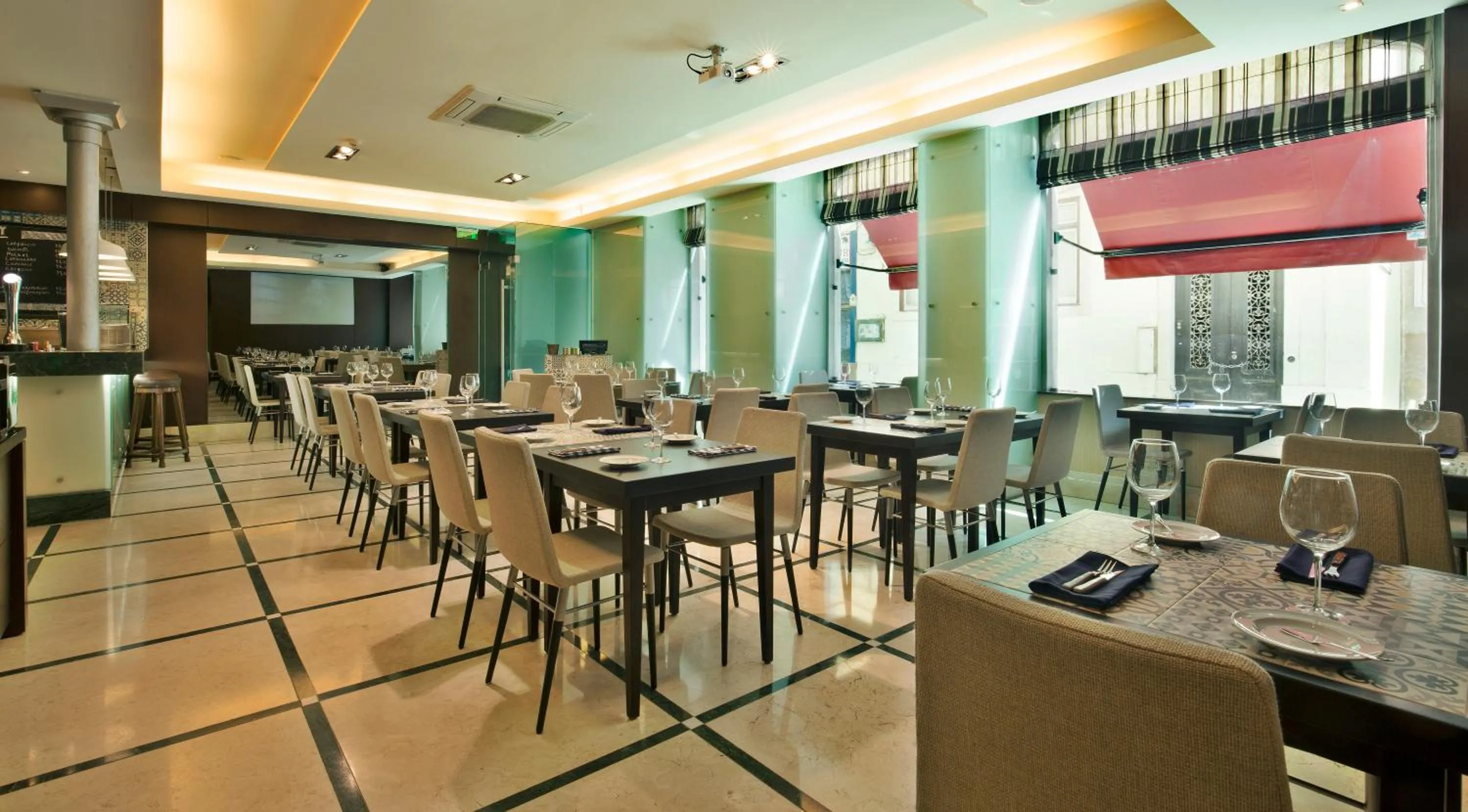 Restaurant/places to eat in TURIM Restauradores Hotel