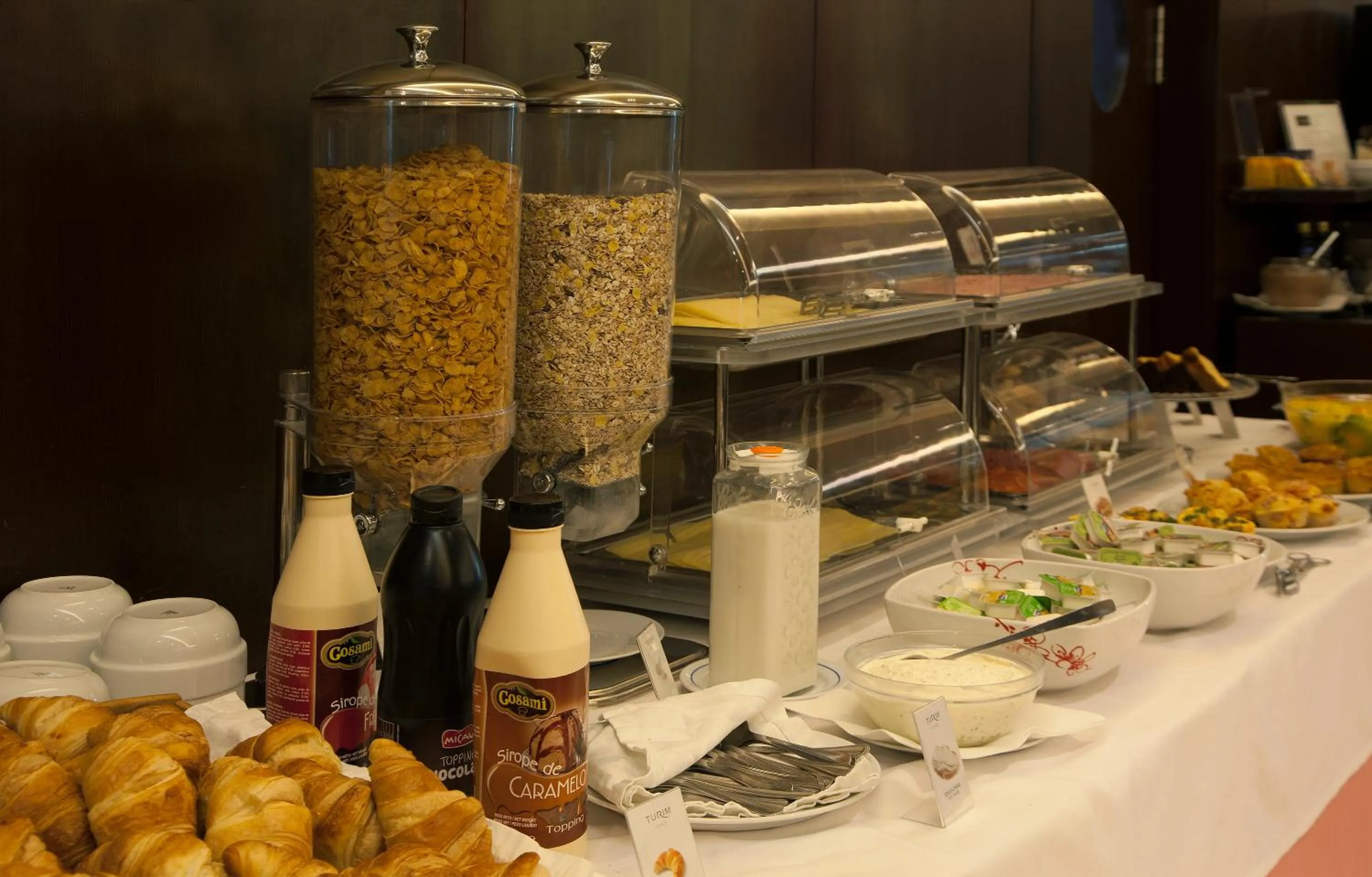 Buffet breakfast in TURIM Restauradores Hotel