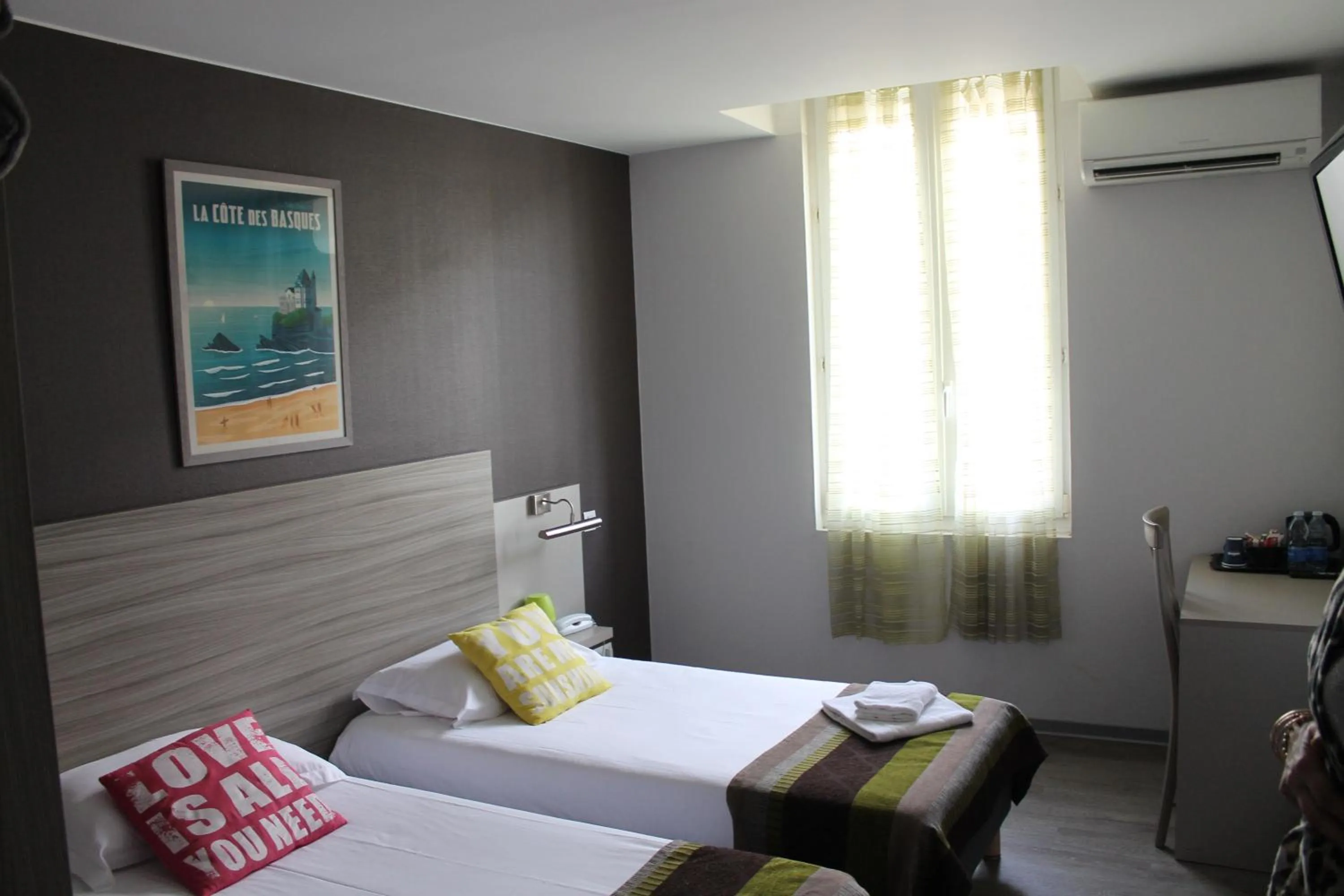 Bed in Hôtel du Centre