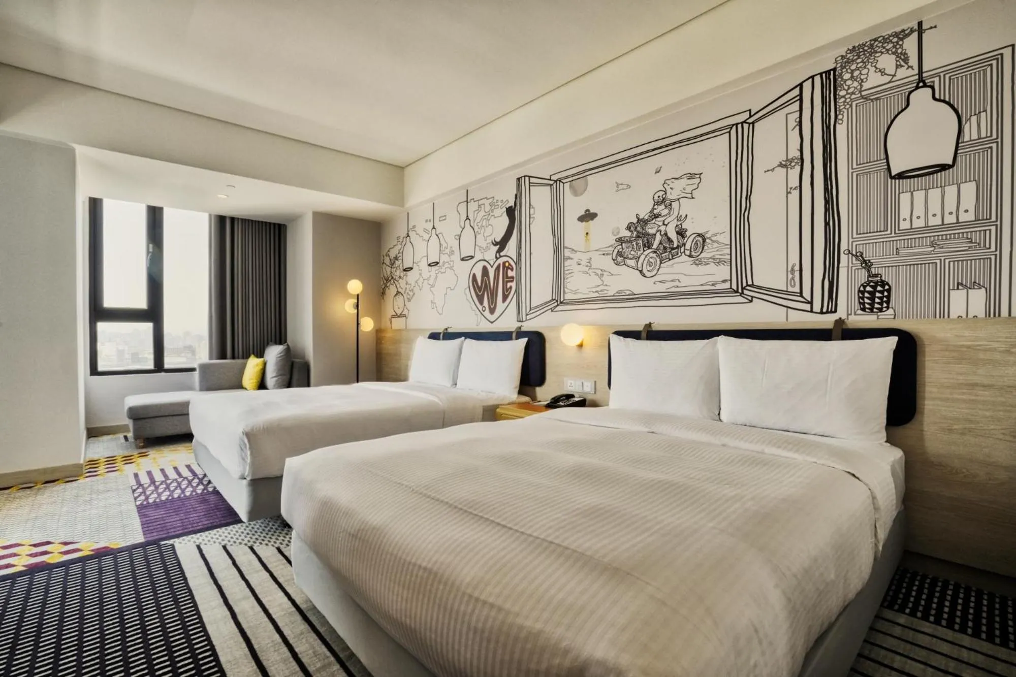 Photo of the whole room, Bed in Two Tails Hotel Luzhou