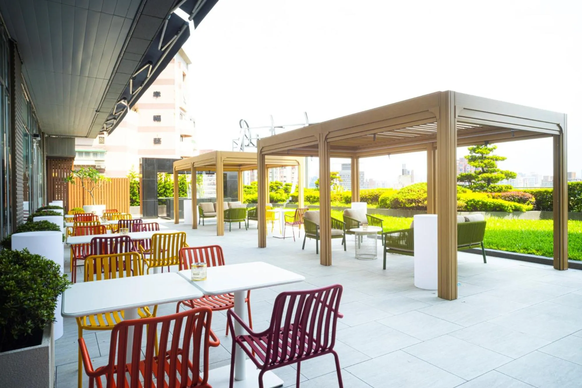 Property building in Two Tails Hotel Luzhou