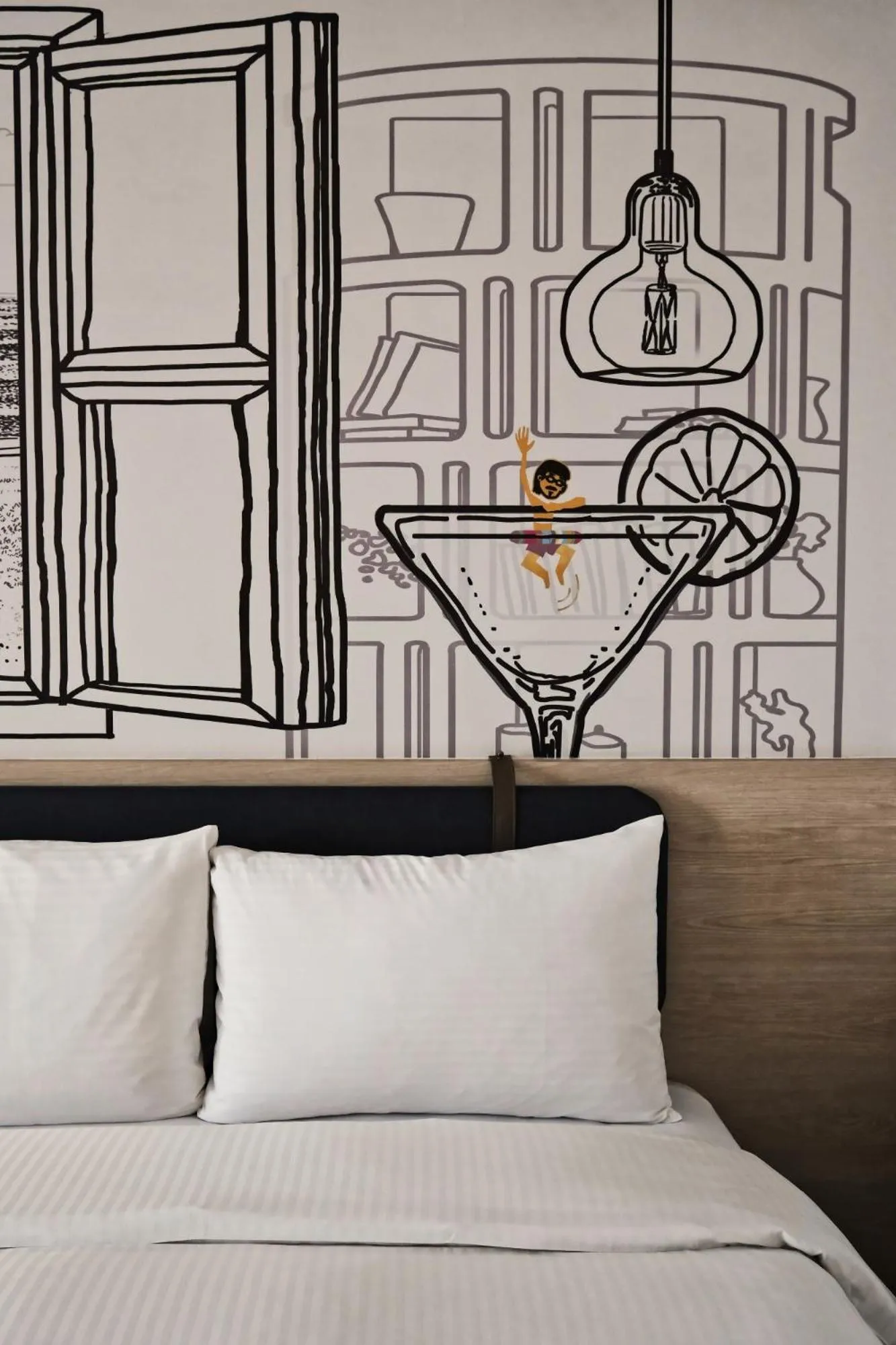 Photo of the whole room, Bed in Two Tails Hotel Luzhou