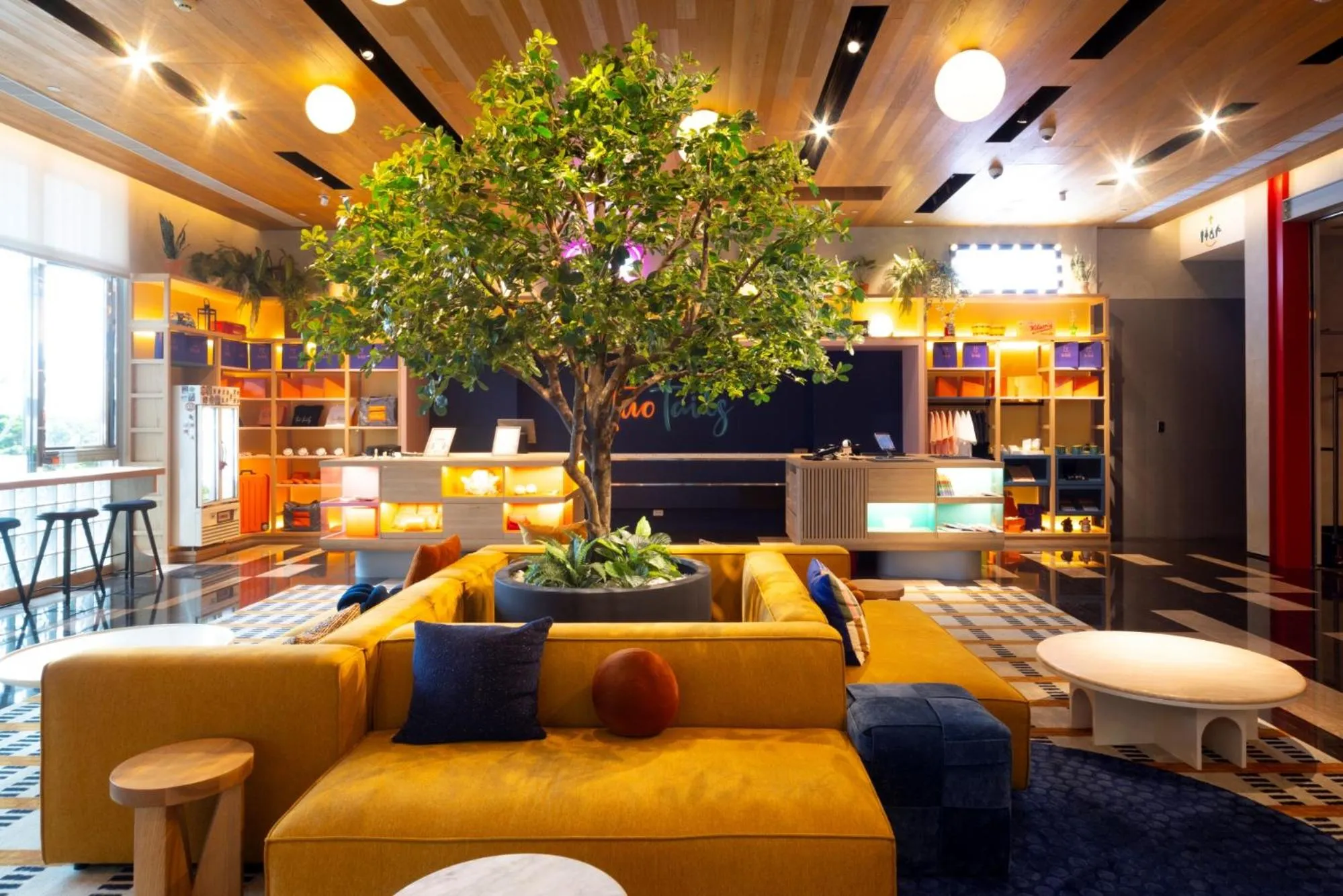 Property building in Two Tails Hotel Luzhou