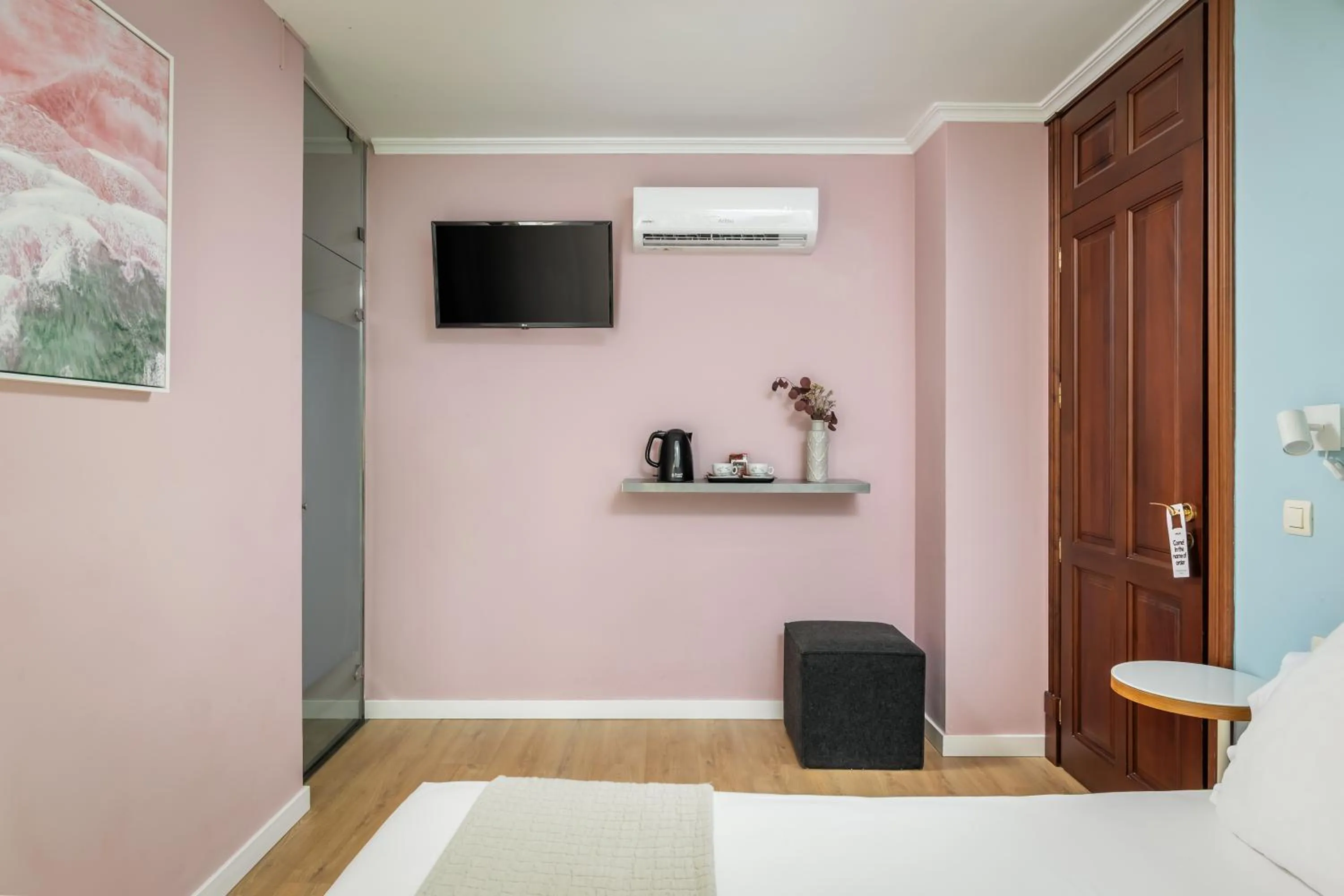 Photo of the whole room in BYPILLOW Villa Lorena Adults Recommended