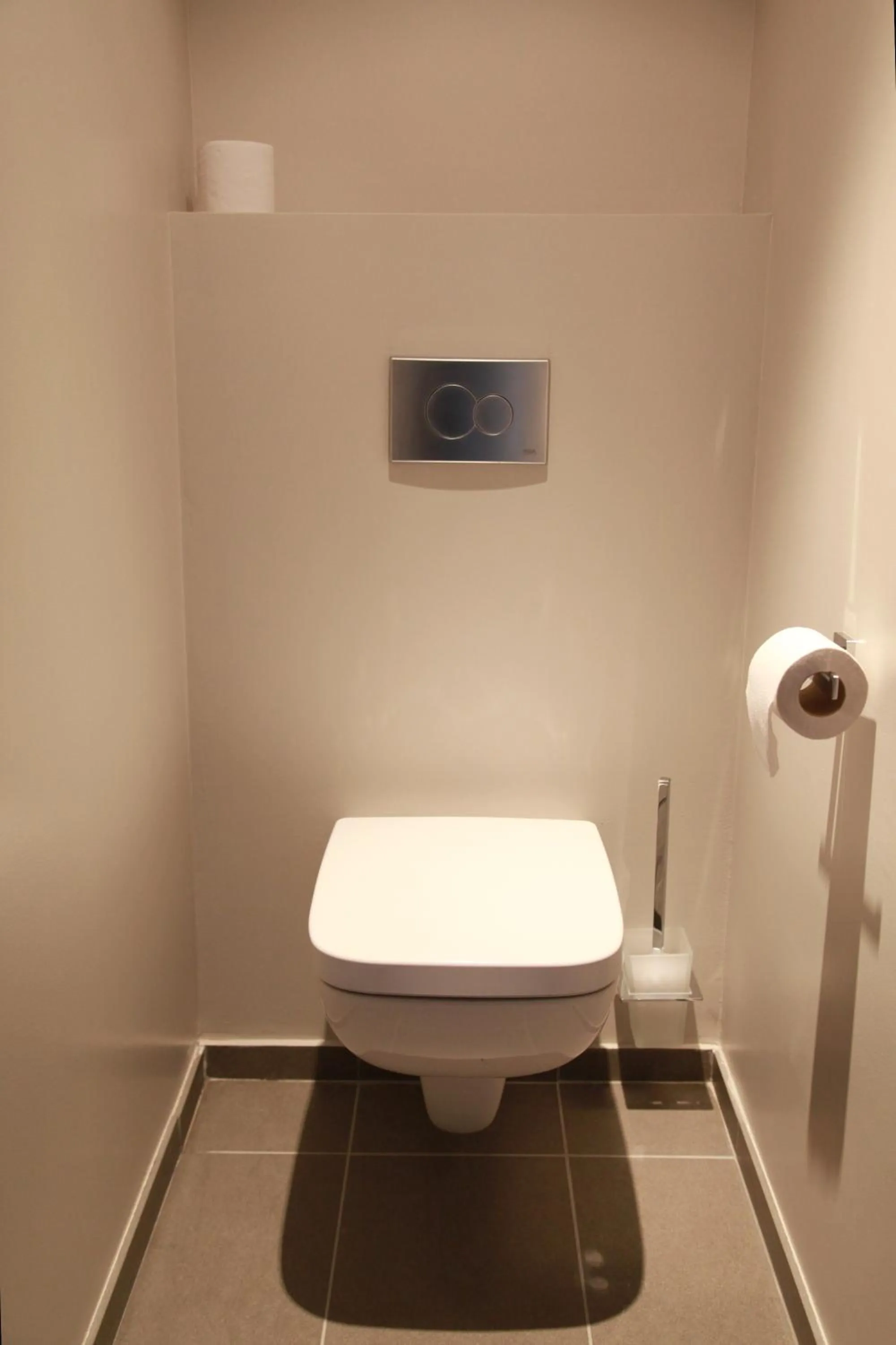 Toilet in Brit Hotel Vannes - Theix Golfe du Morbihan