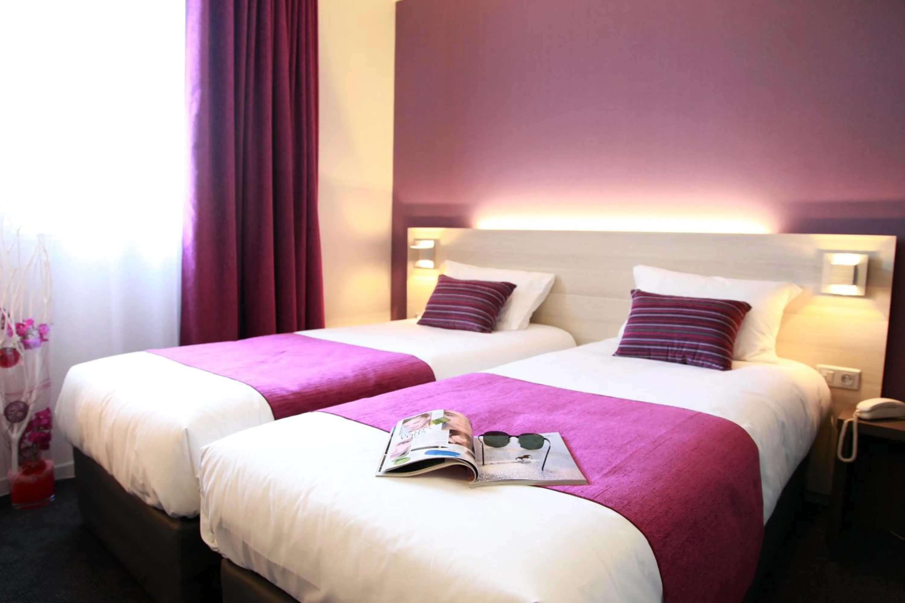 Bed in Brit Hotel Vannes - Theix Golfe du Morbihan