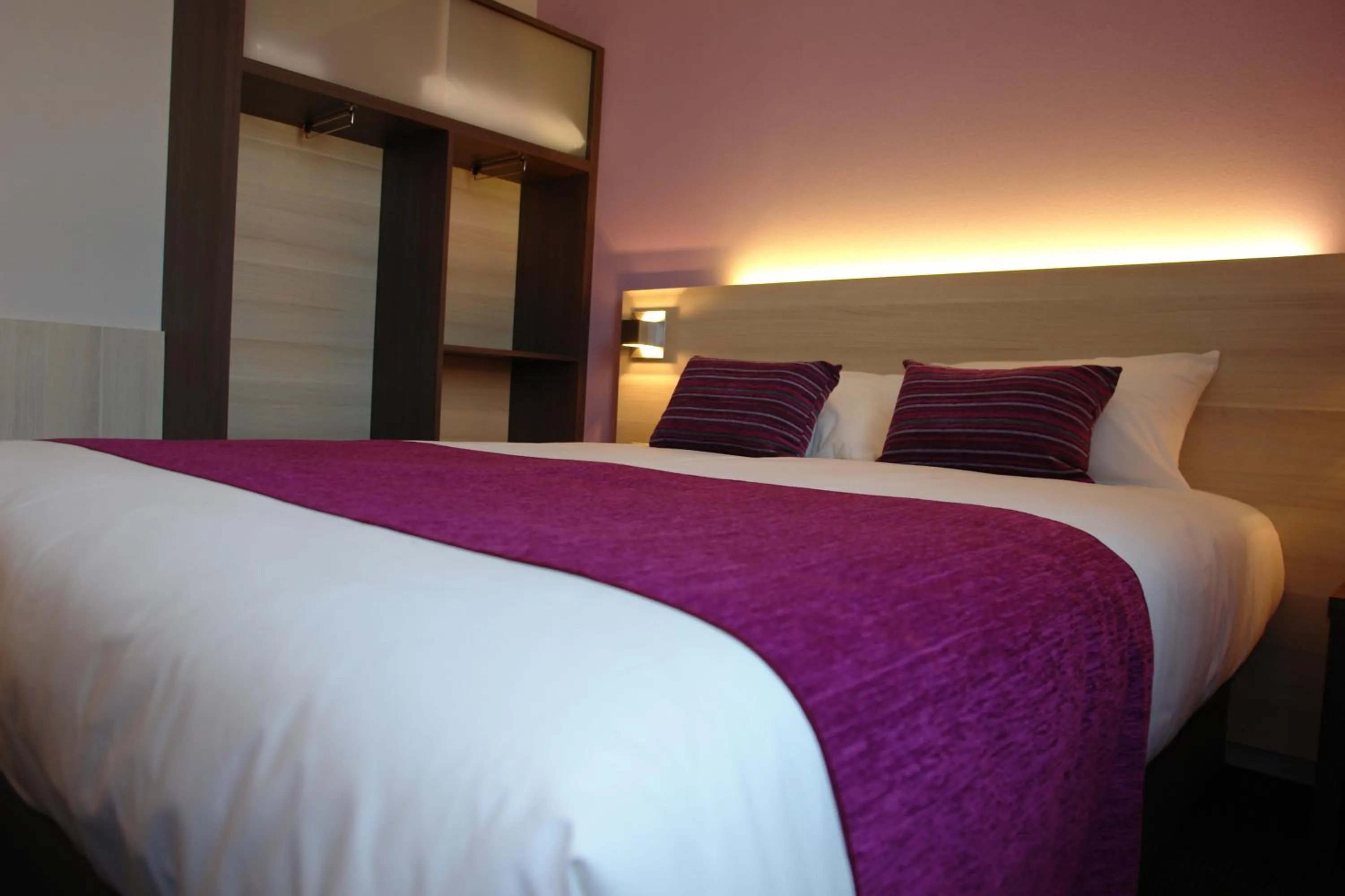 Bed in Brit Hotel Vannes - Theix Golfe du Morbihan