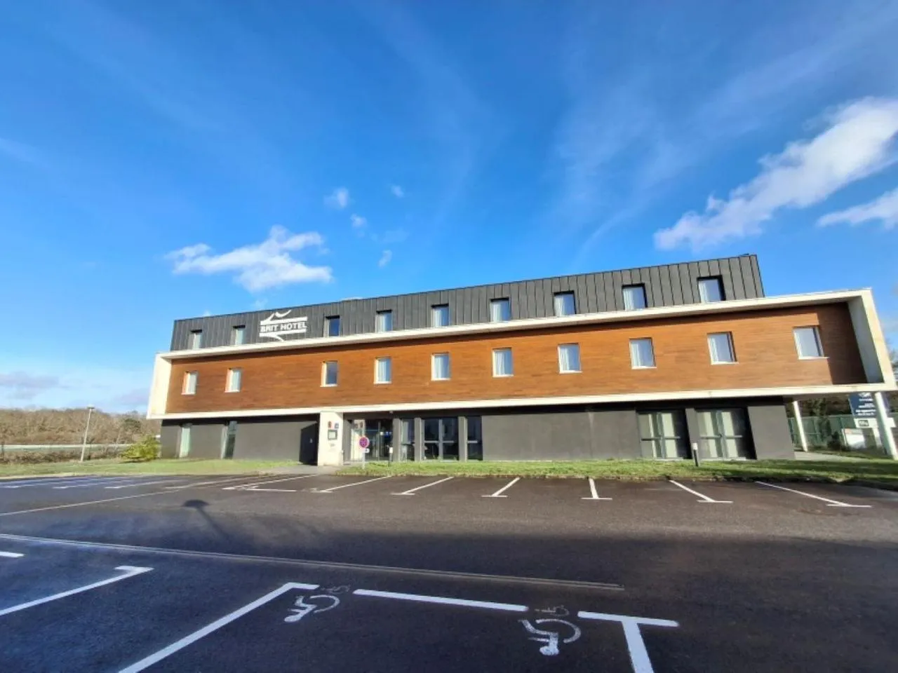 Property building in Brit Hotel Vannes - Theix Golfe du Morbihan