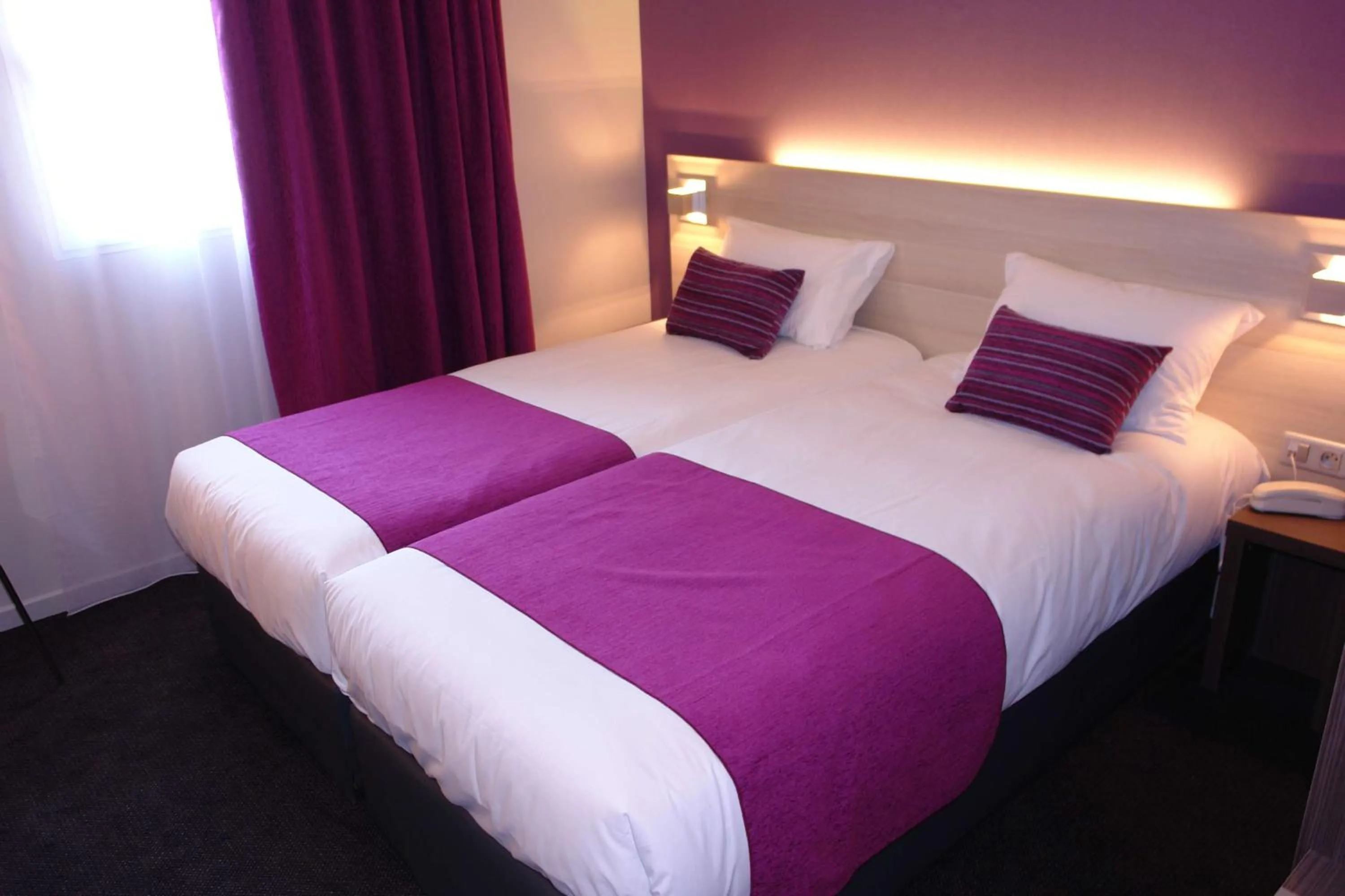 Bed in Brit Hotel Vannes - Theix Golfe du Morbihan