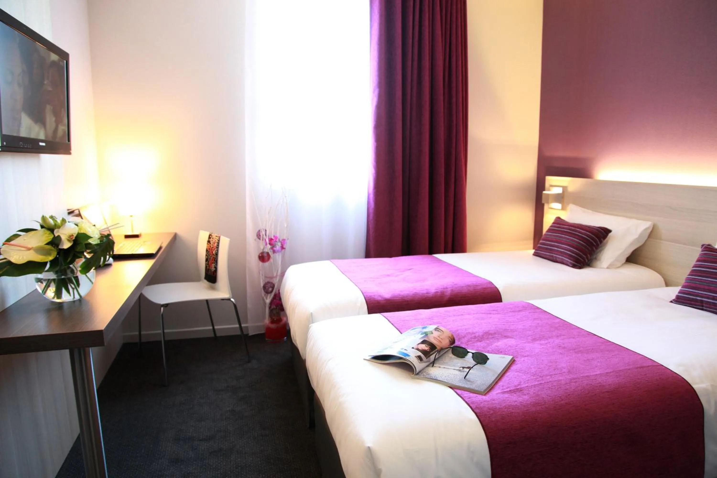 Bed in Brit Hotel Vannes - Theix Golfe du Morbihan