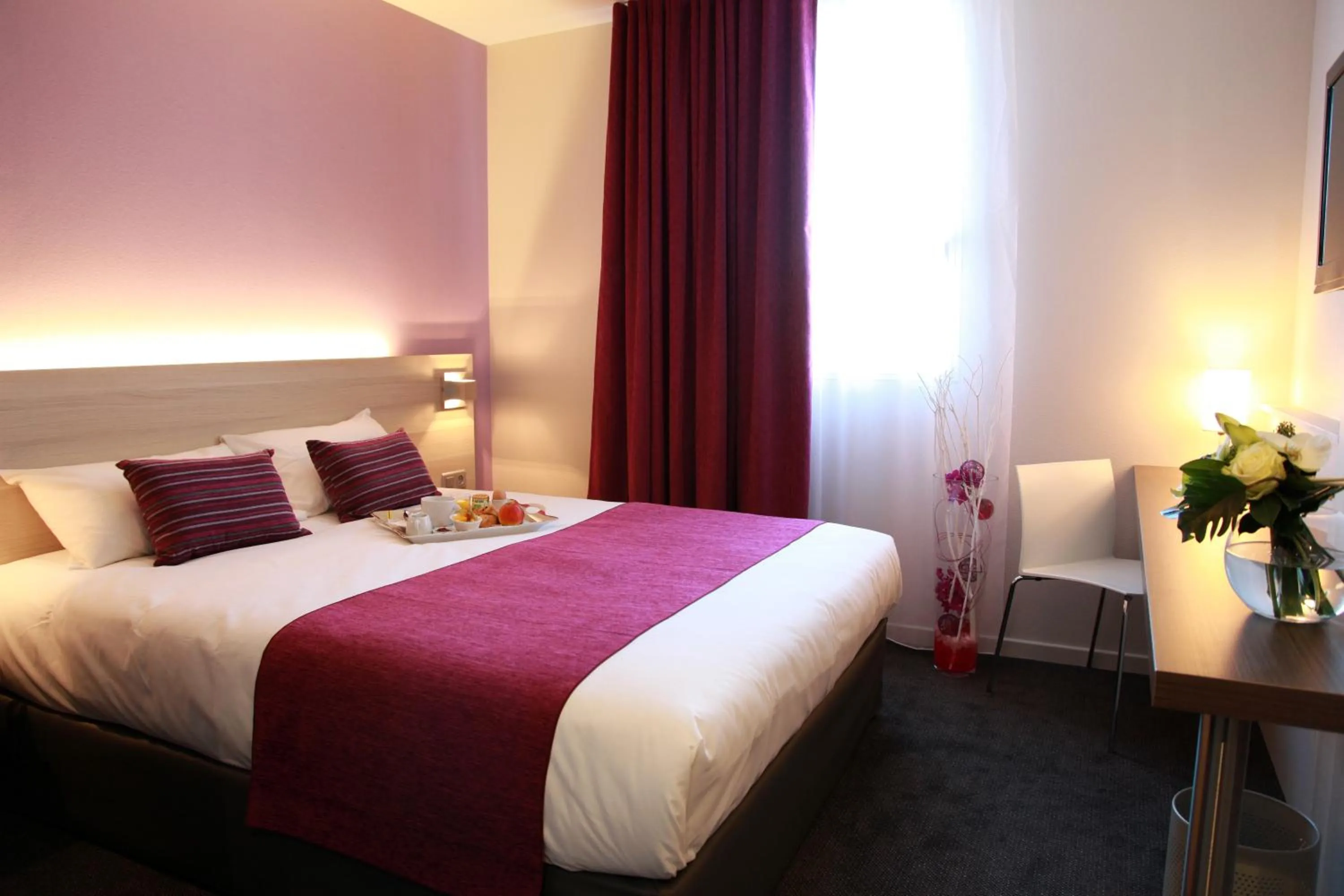 Bed in Brit Hotel Vannes - Theix Golfe du Morbihan