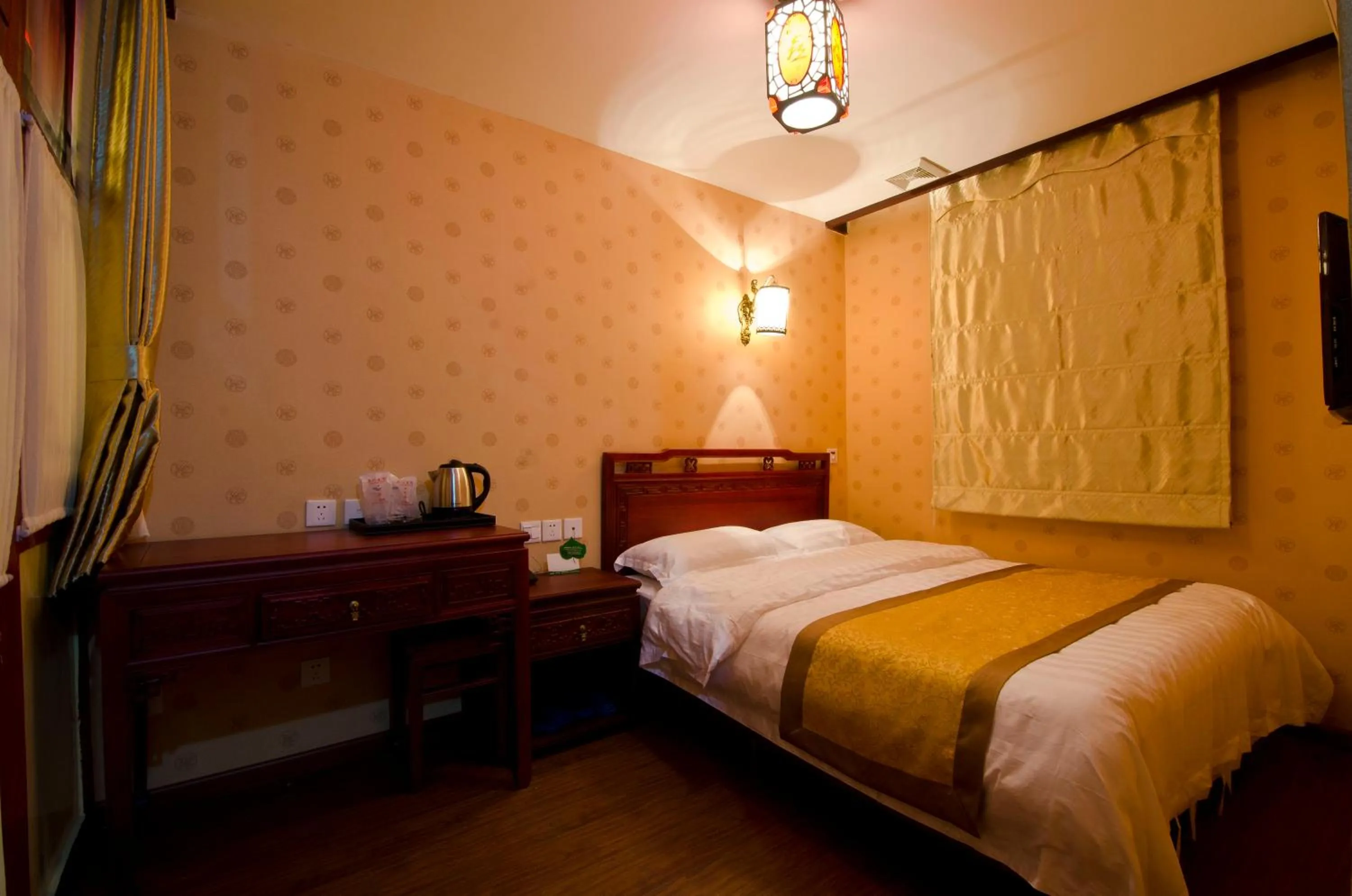 Photo of the whole room, Bed in Qianmen Courtyard Hotel