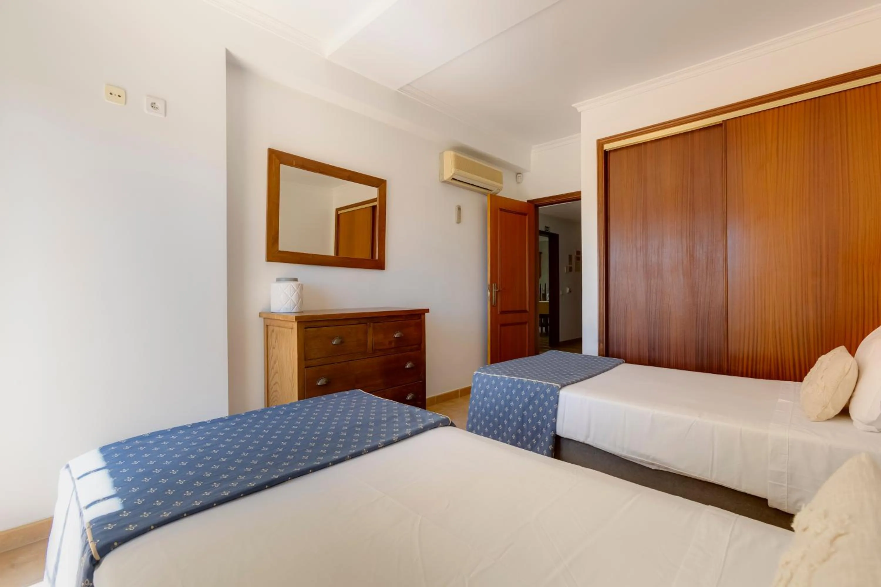 Bedroom, Bed in Villas Barrocal