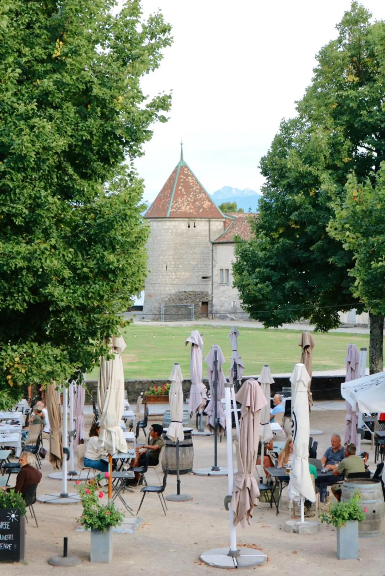 Spring in L'Hôtel by Hostellerie du Château