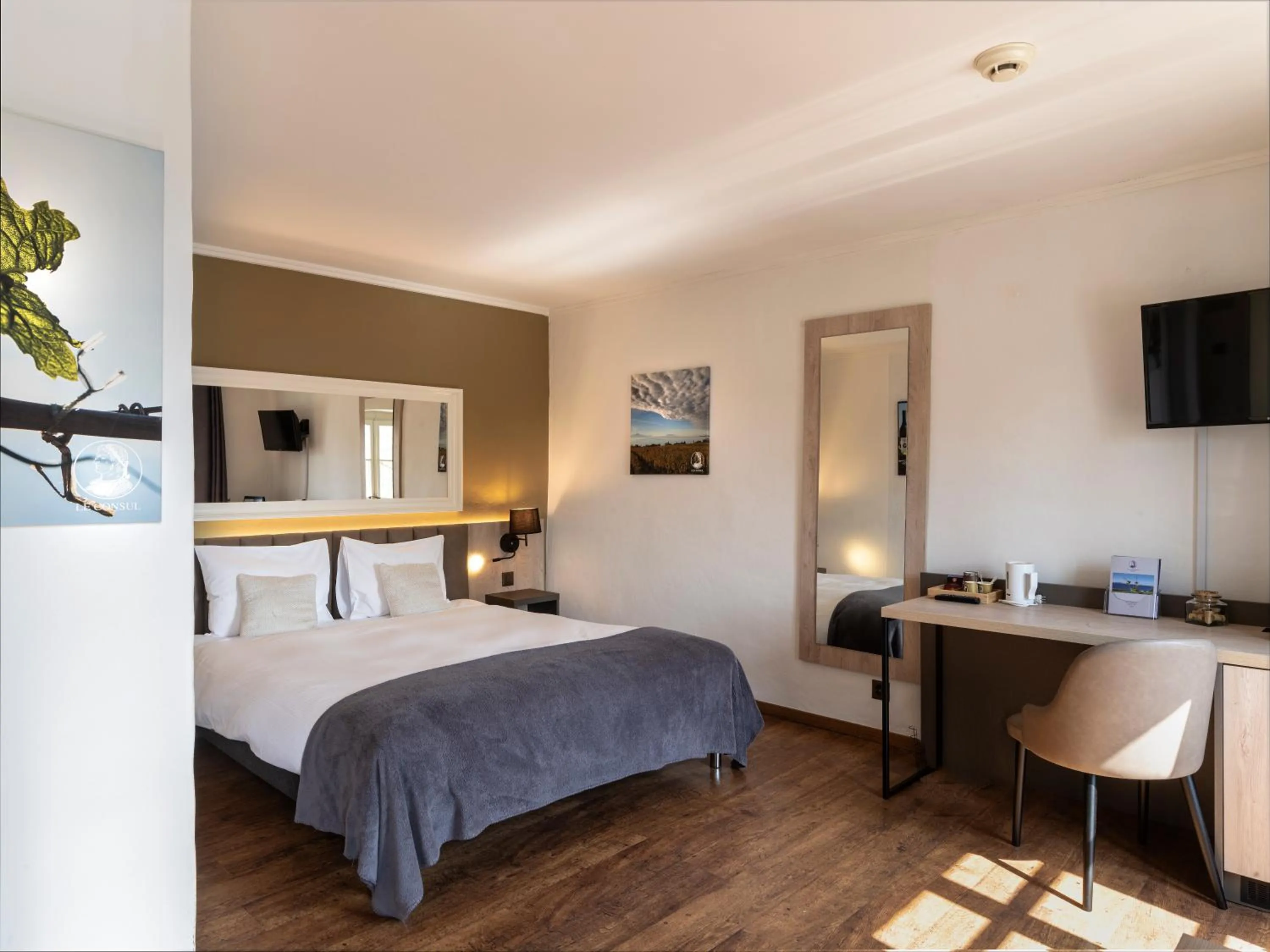 Photo of the whole room, Bed in L'Hôtel by Hostellerie du Château