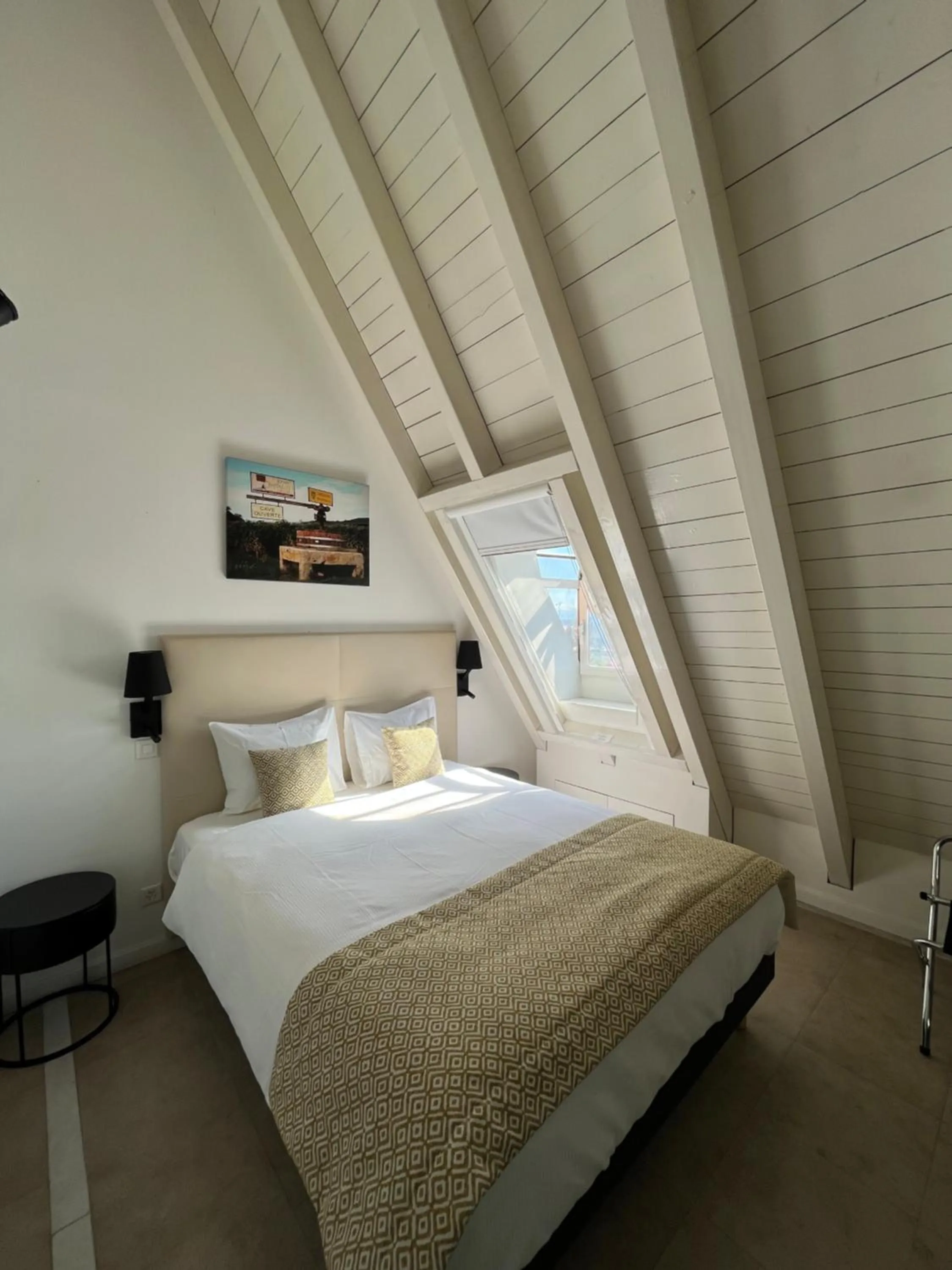 Bed in L'Hôtel by Hostellerie du Château