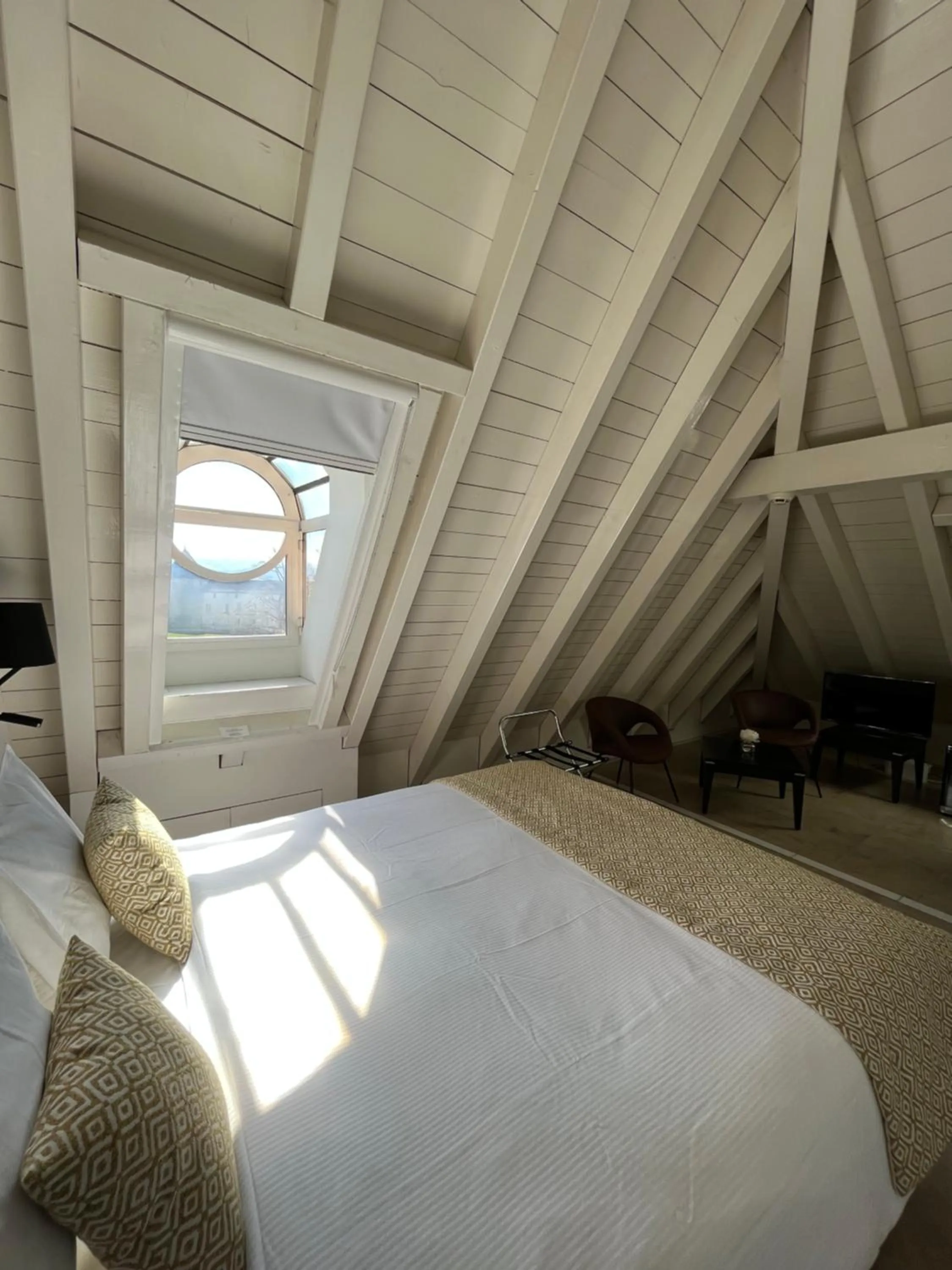 Bed in L'Hôtel by Hostellerie du Château