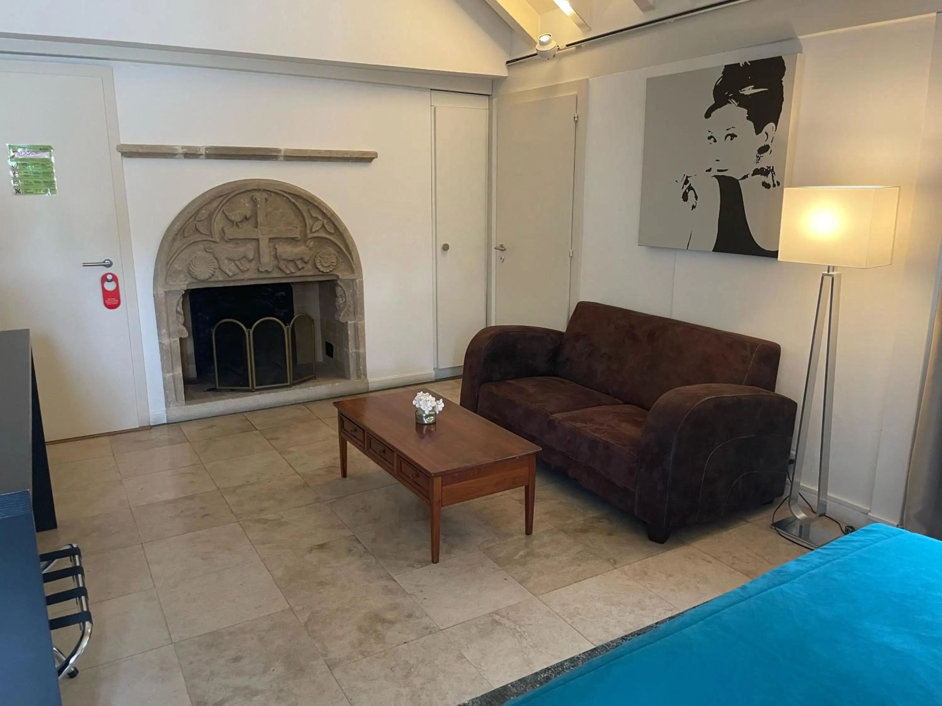 Seating area in L'Hôtel by Hostellerie du Château