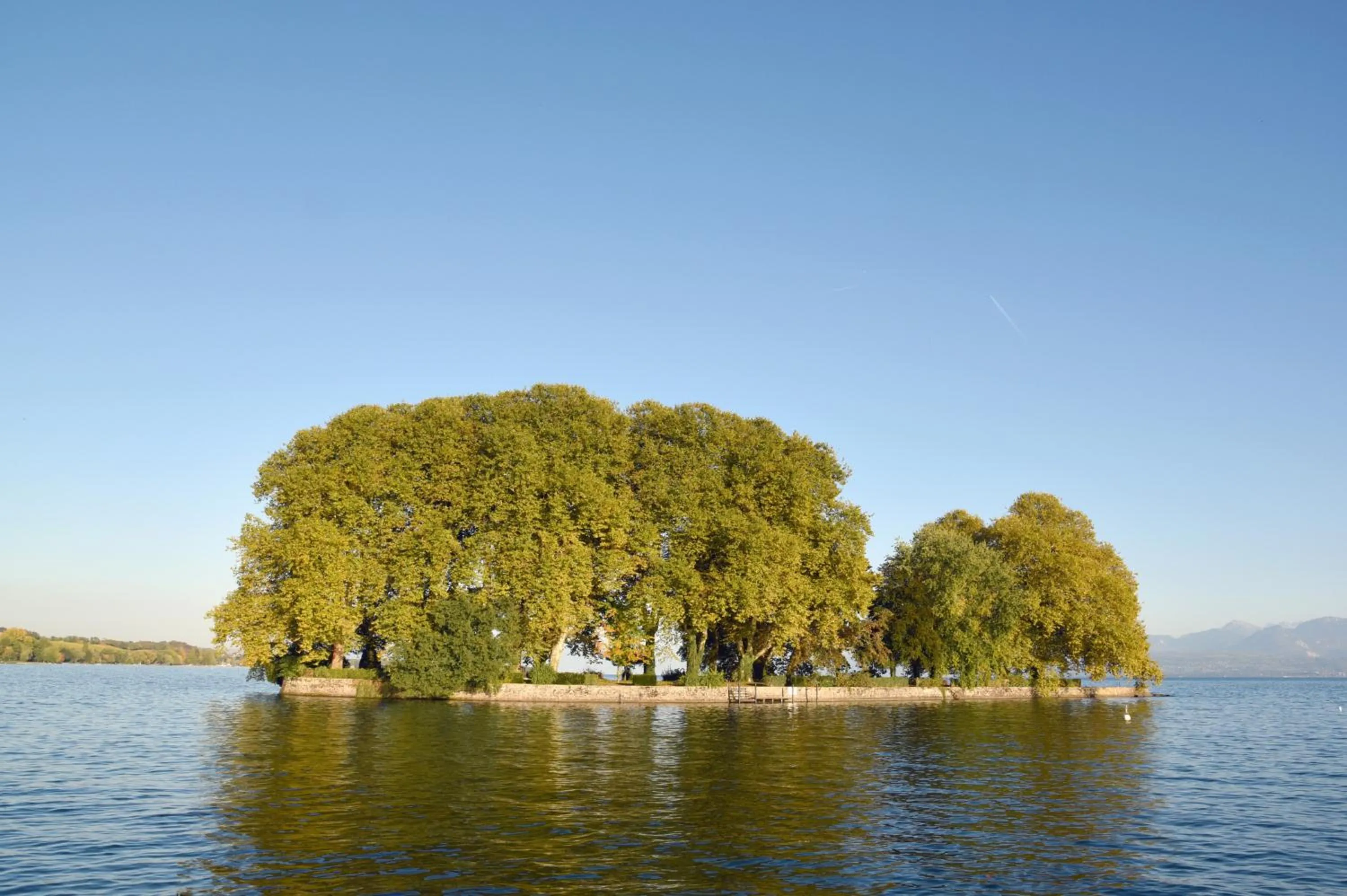 Lake view in L'Hôtel by Hostellerie du Château