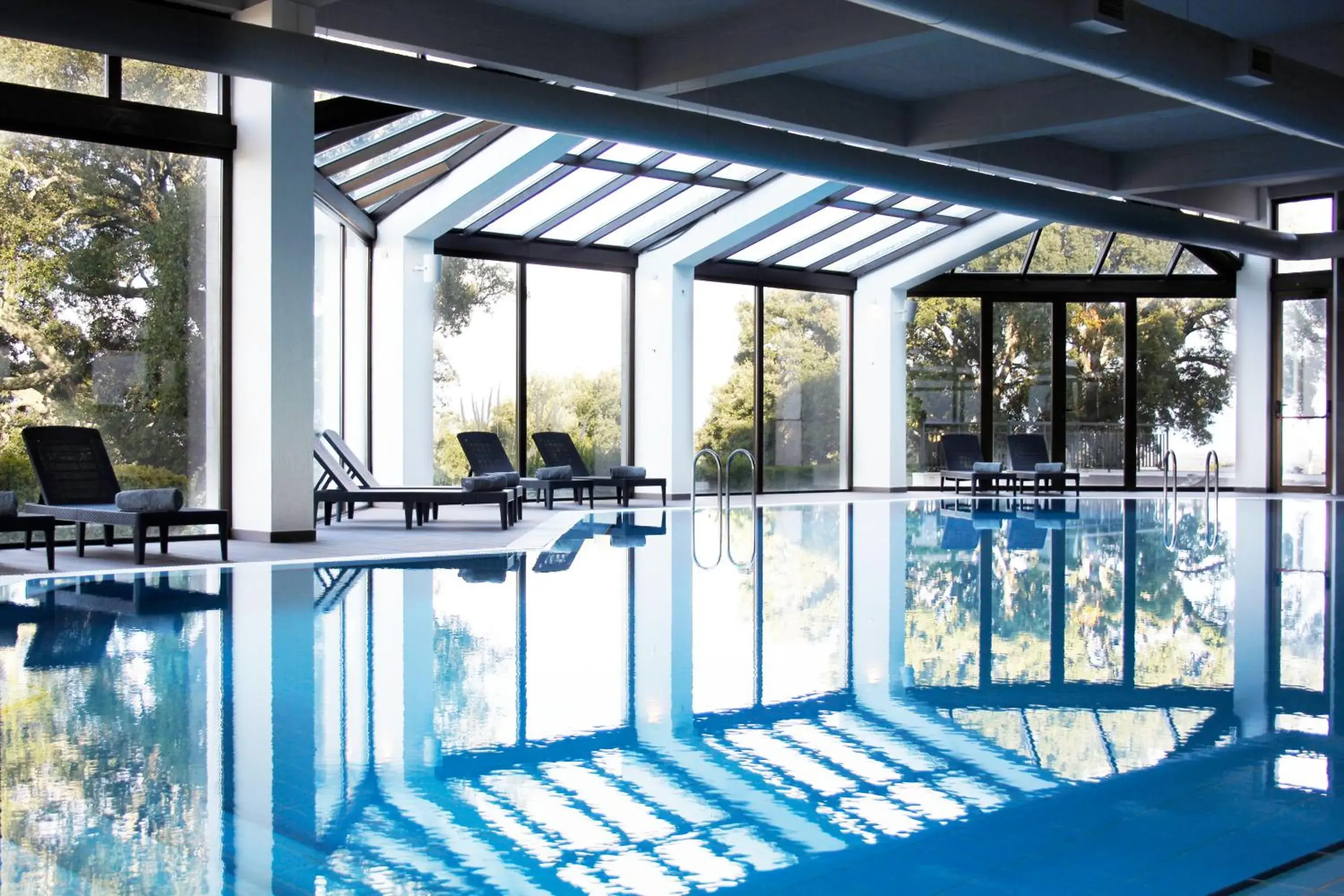 Swimming pool in Meliá Castelo Branco Swimming pool in Meliá Castelo Branco