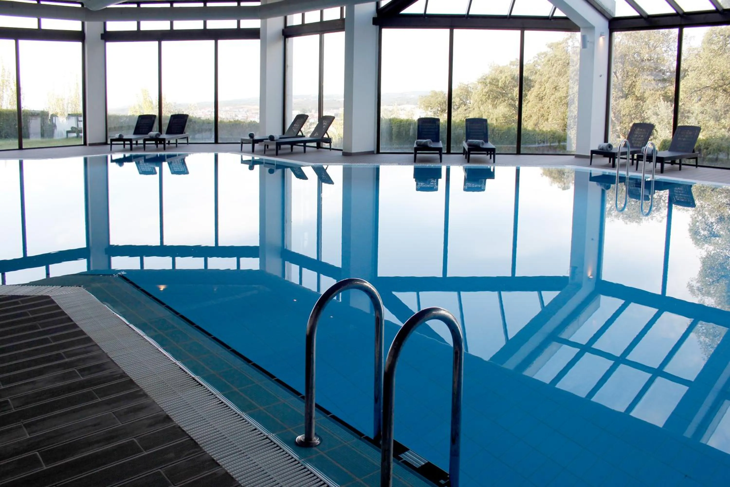 Swimming pool in Meliá Castelo Branco