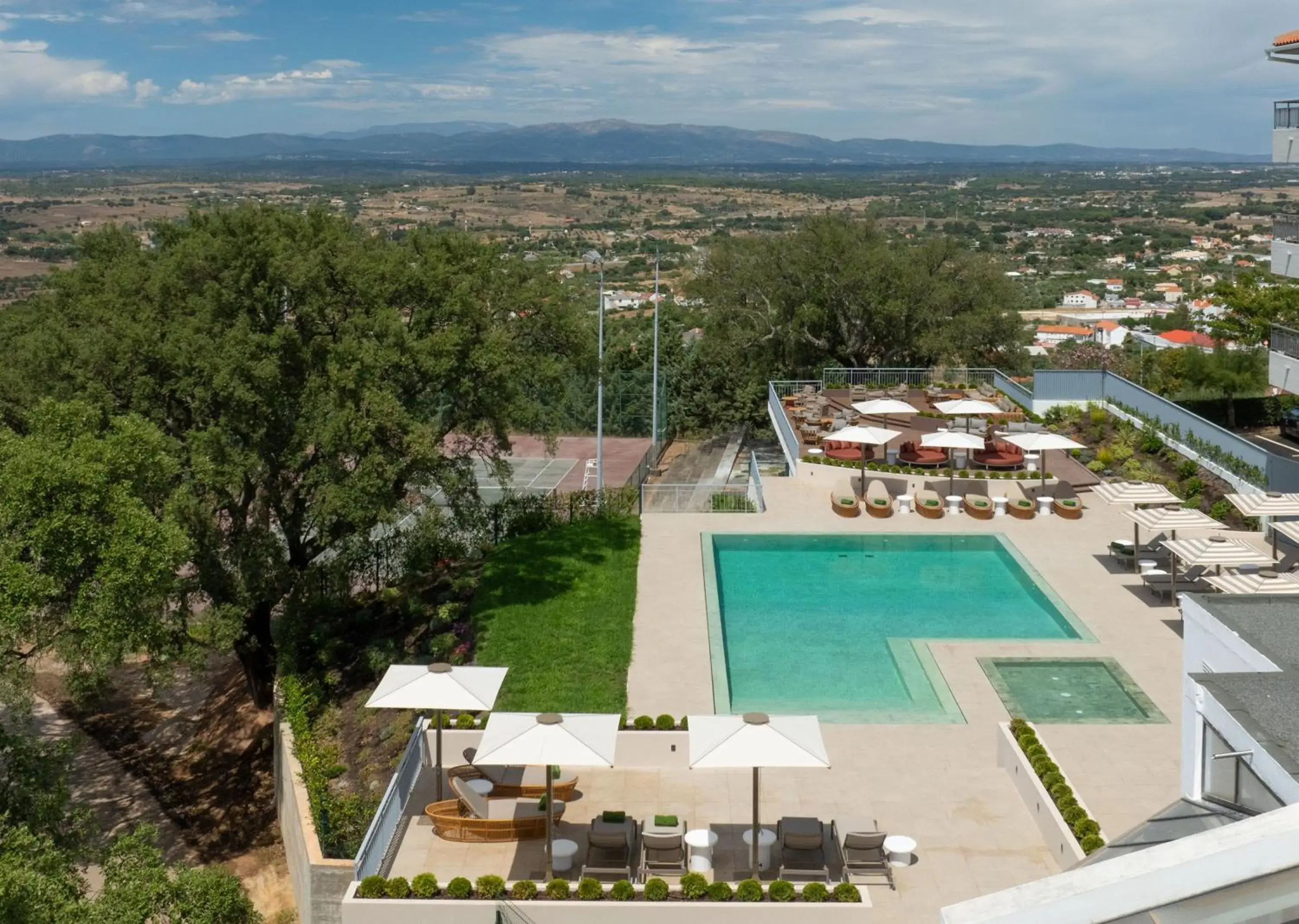 Swimming pool in Meliá Castelo Branco Swimming pool in Meliá Castelo Branco
