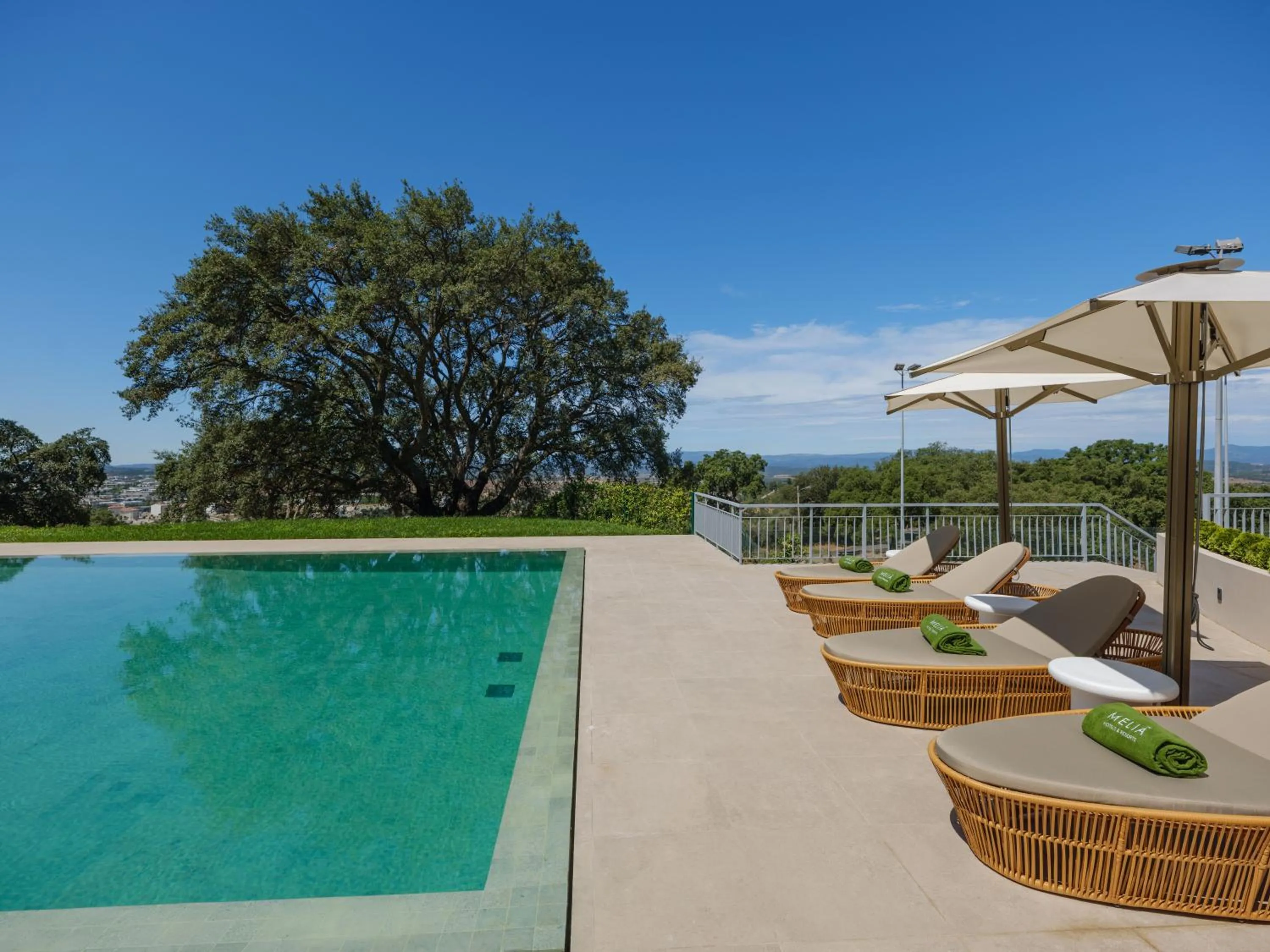 Swimming pool in Meliá Castelo Branco