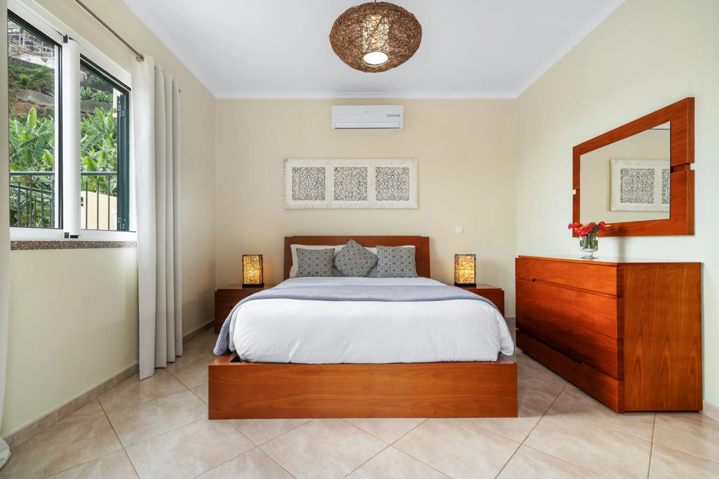 Bed in Sunny Ponta "Nomads' village"