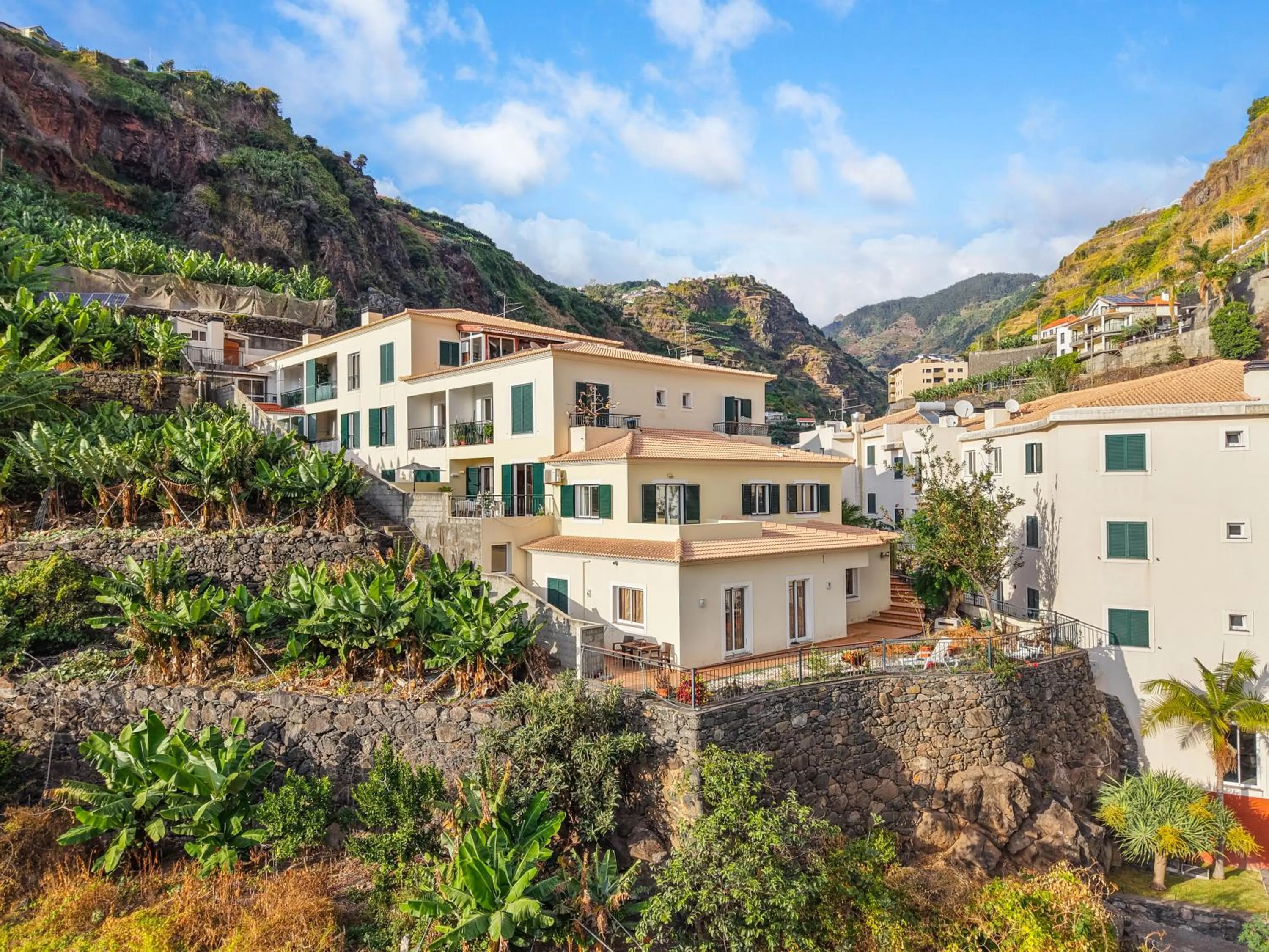 Sunny Ponta "Nomads' village"