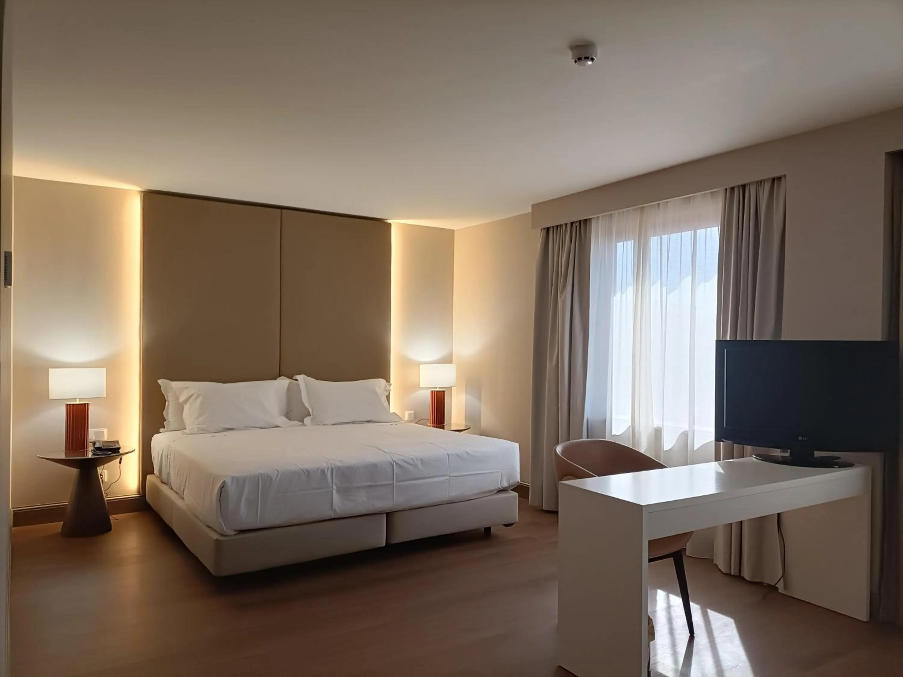 Bed in Hotel Coimbra Aeminium, Affiliated by Meliá