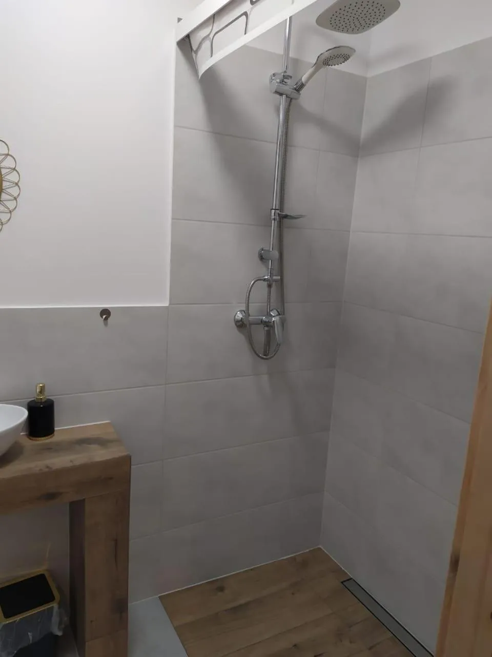 Shower in "Miło.Tu" Pokoje Gościnne
