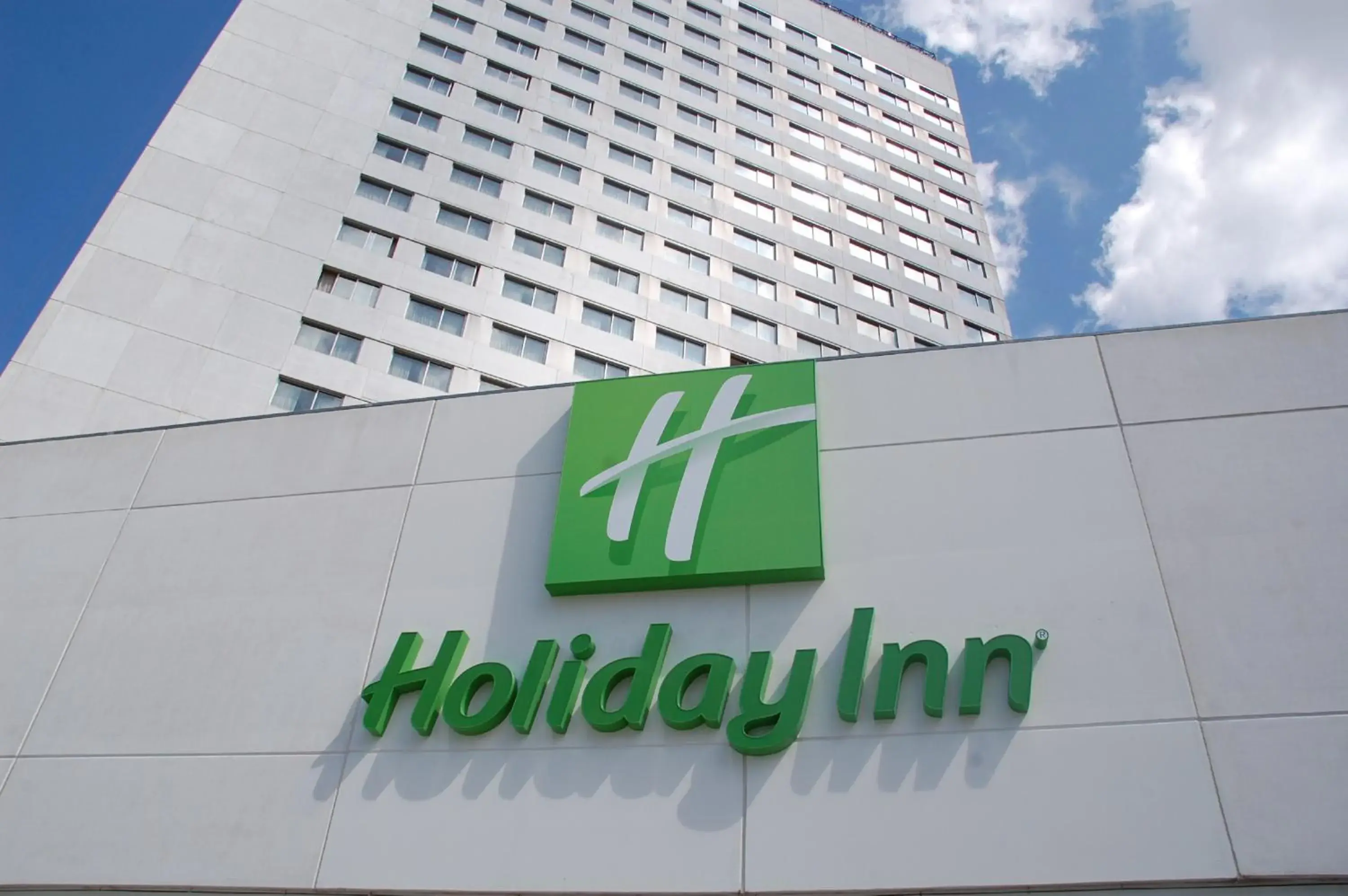 Property building in Holiday Inn Porto Gaia by IHG Property building in Holiday Inn Porto Gaia by IHG