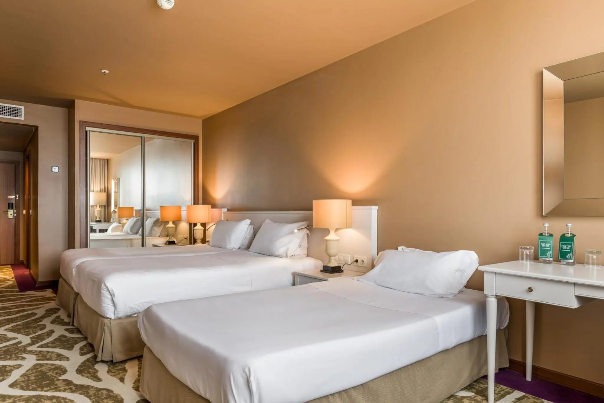 Photo of the whole room, Bed in Holiday Inn Porto Gaia by IHG