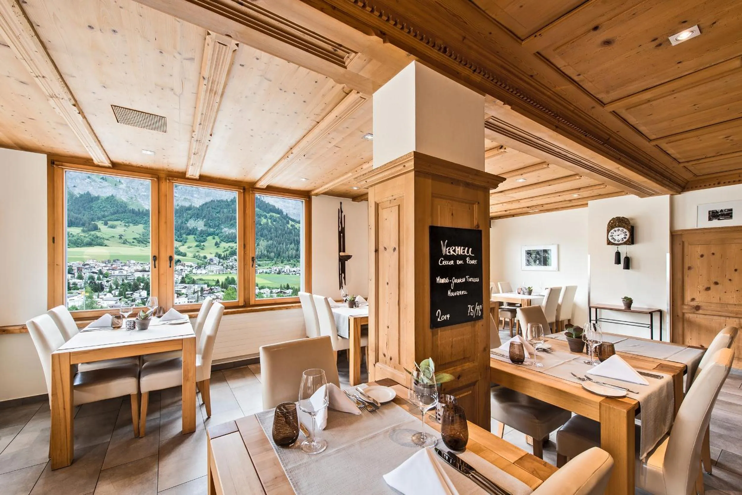 Restaurant/places to eat in Hotel Restaurant Chesa